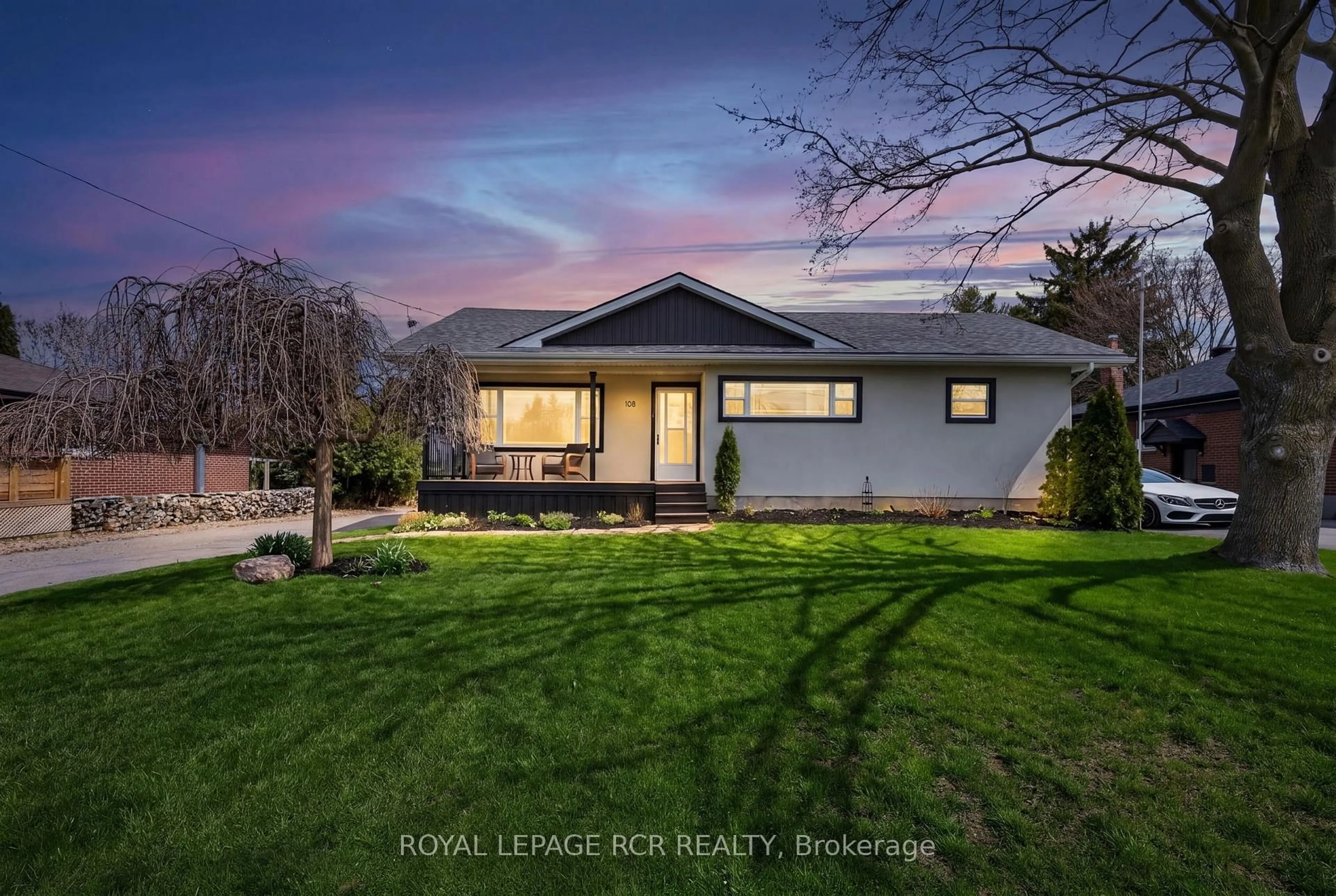 A pic from outside/outdoor area/front of a property/back of a property/a pic from drone, water/lake/river/ocean view for 108 Allan St, Whitby Ontario L1N 3S7