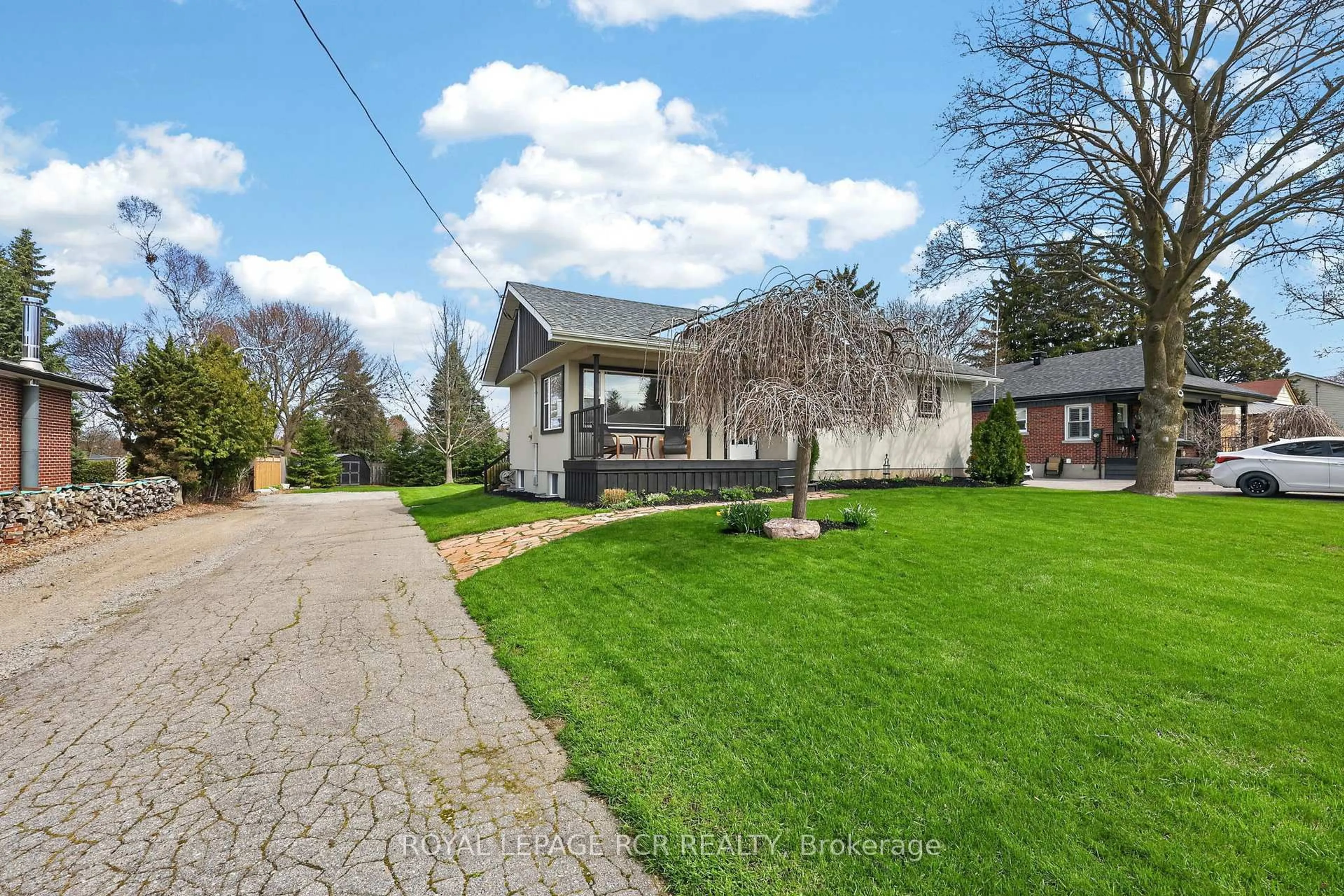 A pic from outside/outdoor area/front of a property/back of a property/a pic from drone, street for 108 Allan St, Whitby Ontario L1N 3S7