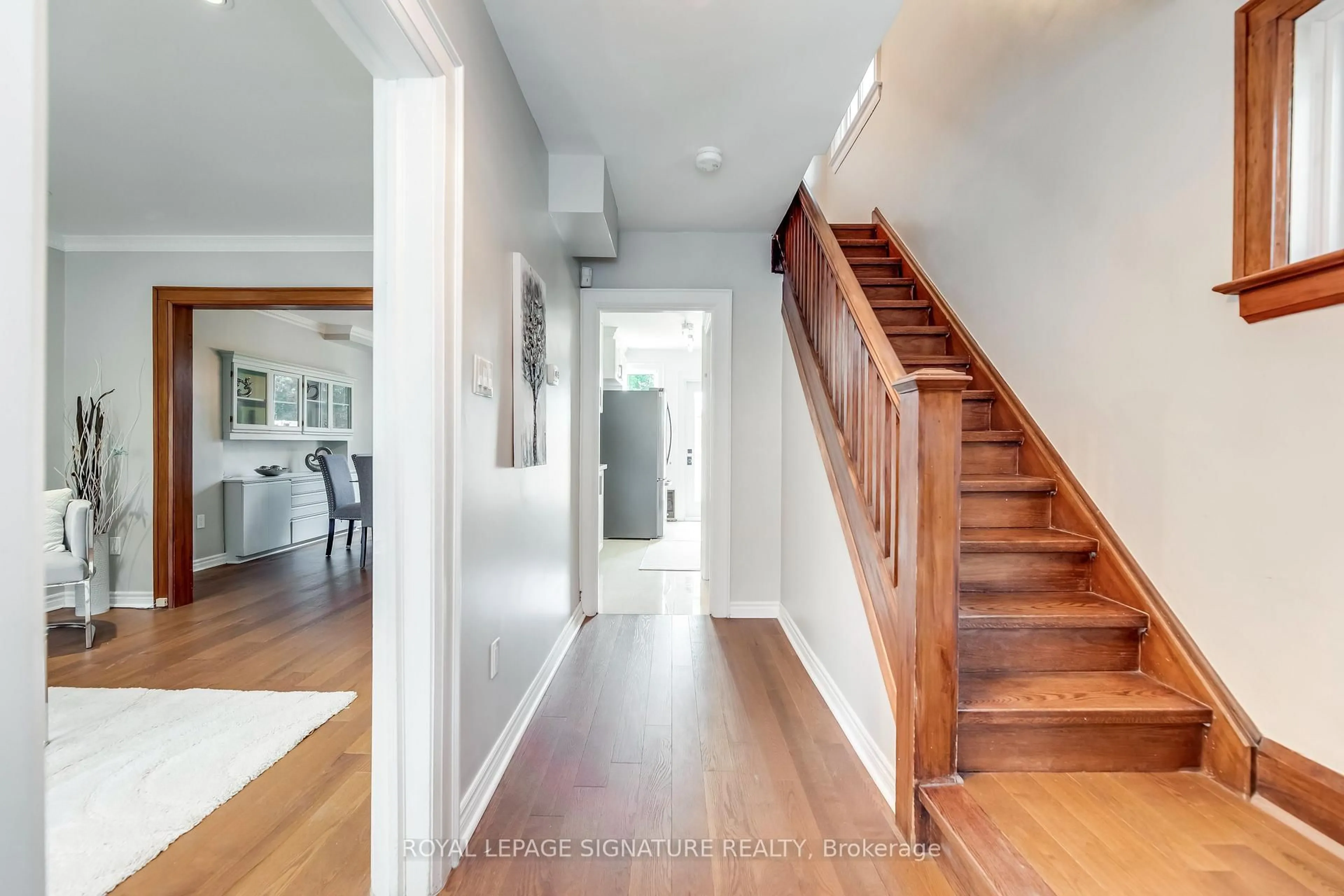 Indoor entryway for 118 Blantyre Ave, Toronto Ontario M1N 2R5