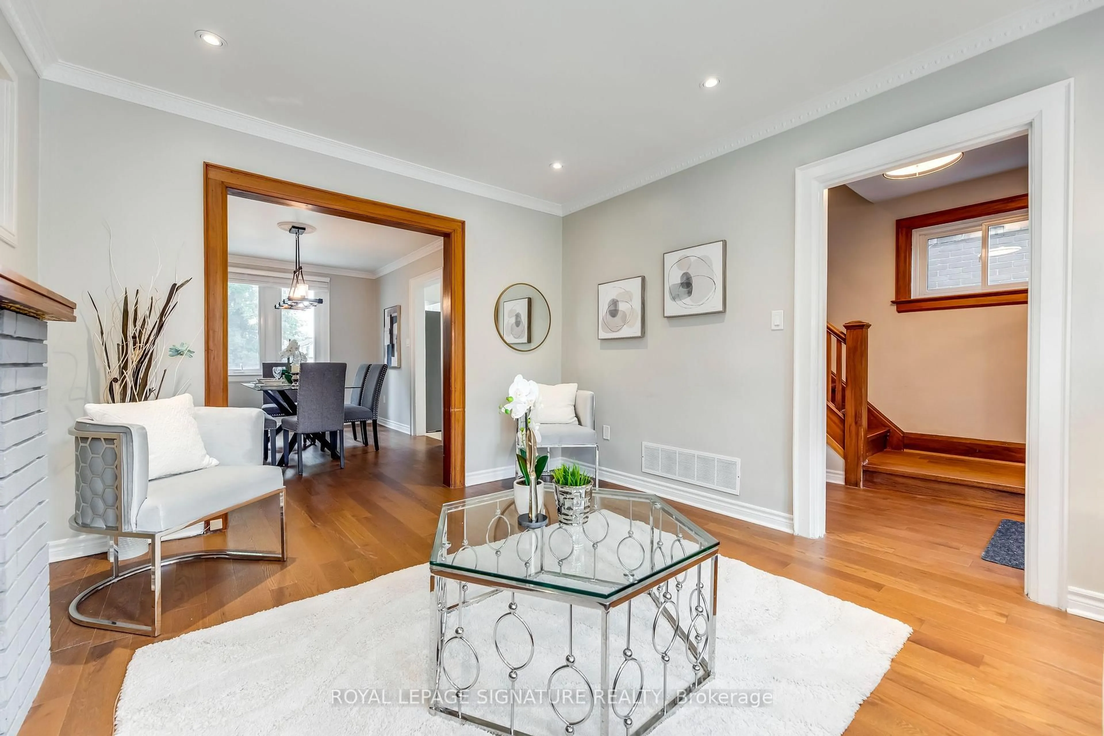 Living room with furniture, wood/laminate floor for 118 Blantyre Ave, Toronto Ontario M1N 2R5