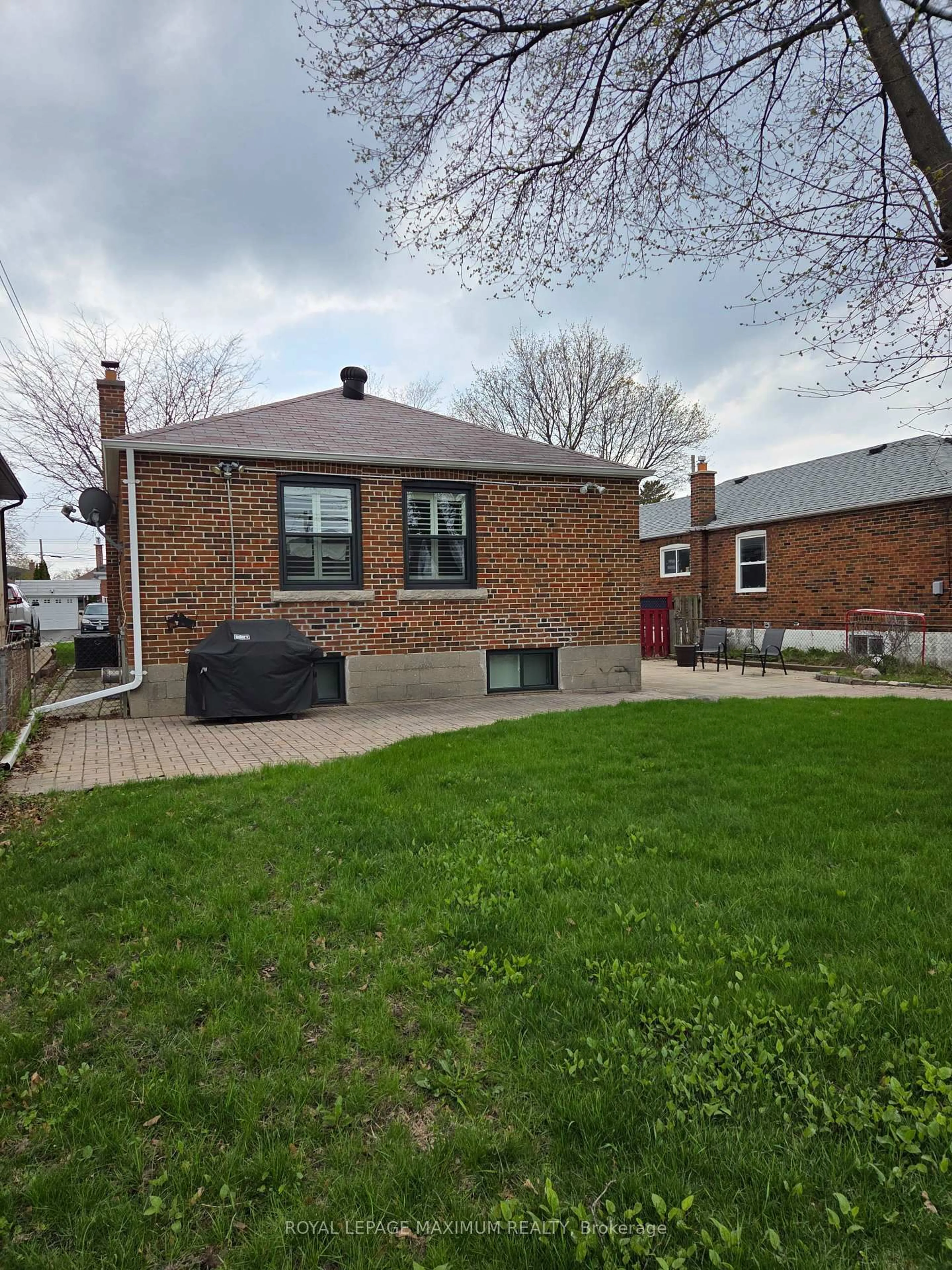 Home with brick exterior material, street for 33 Alice Cres, Toronto Ontario M1R 4N6