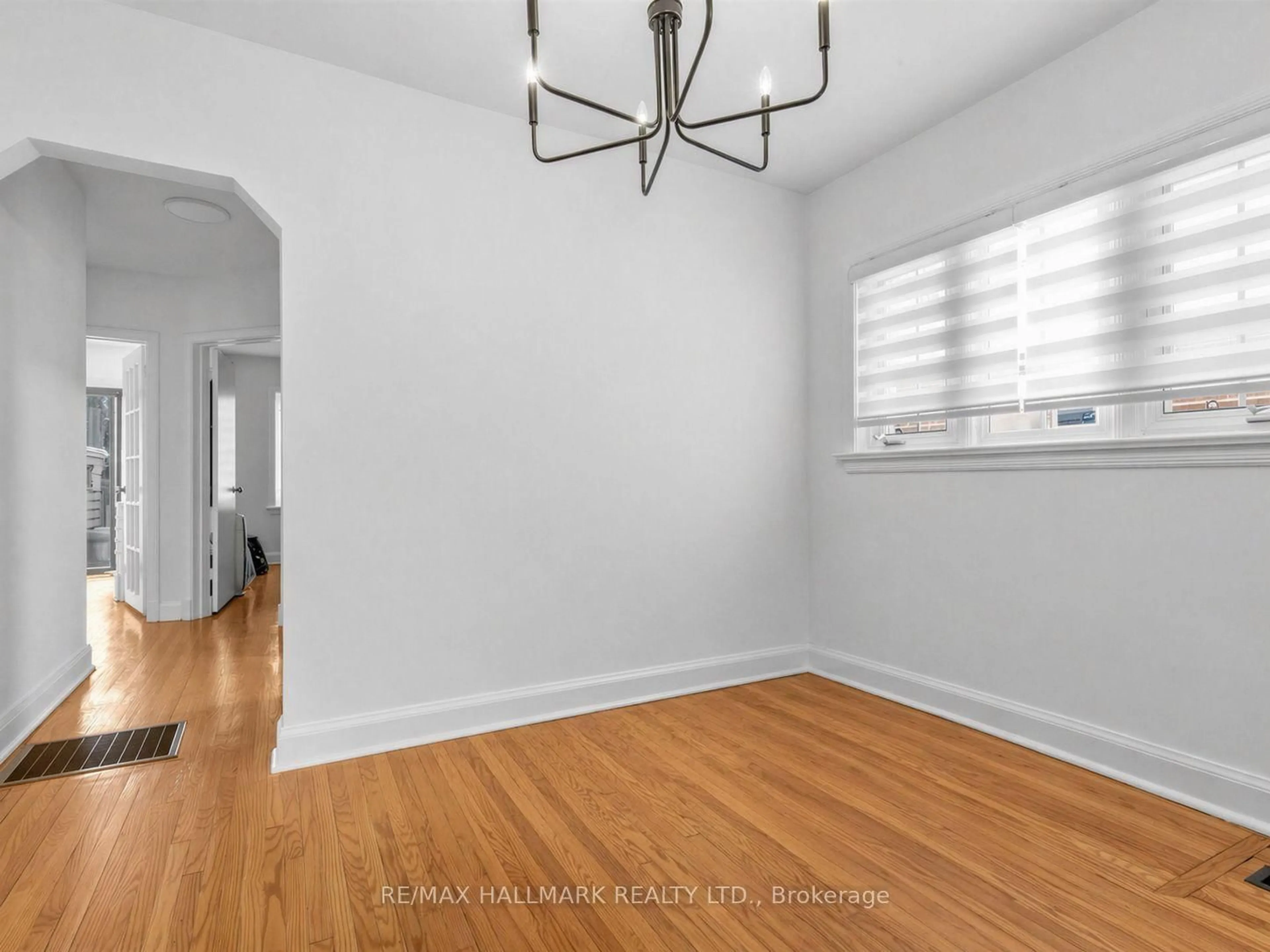 A pic of a room for 712 Pharmacy Ave, Toronto Ontario M1L 3J2