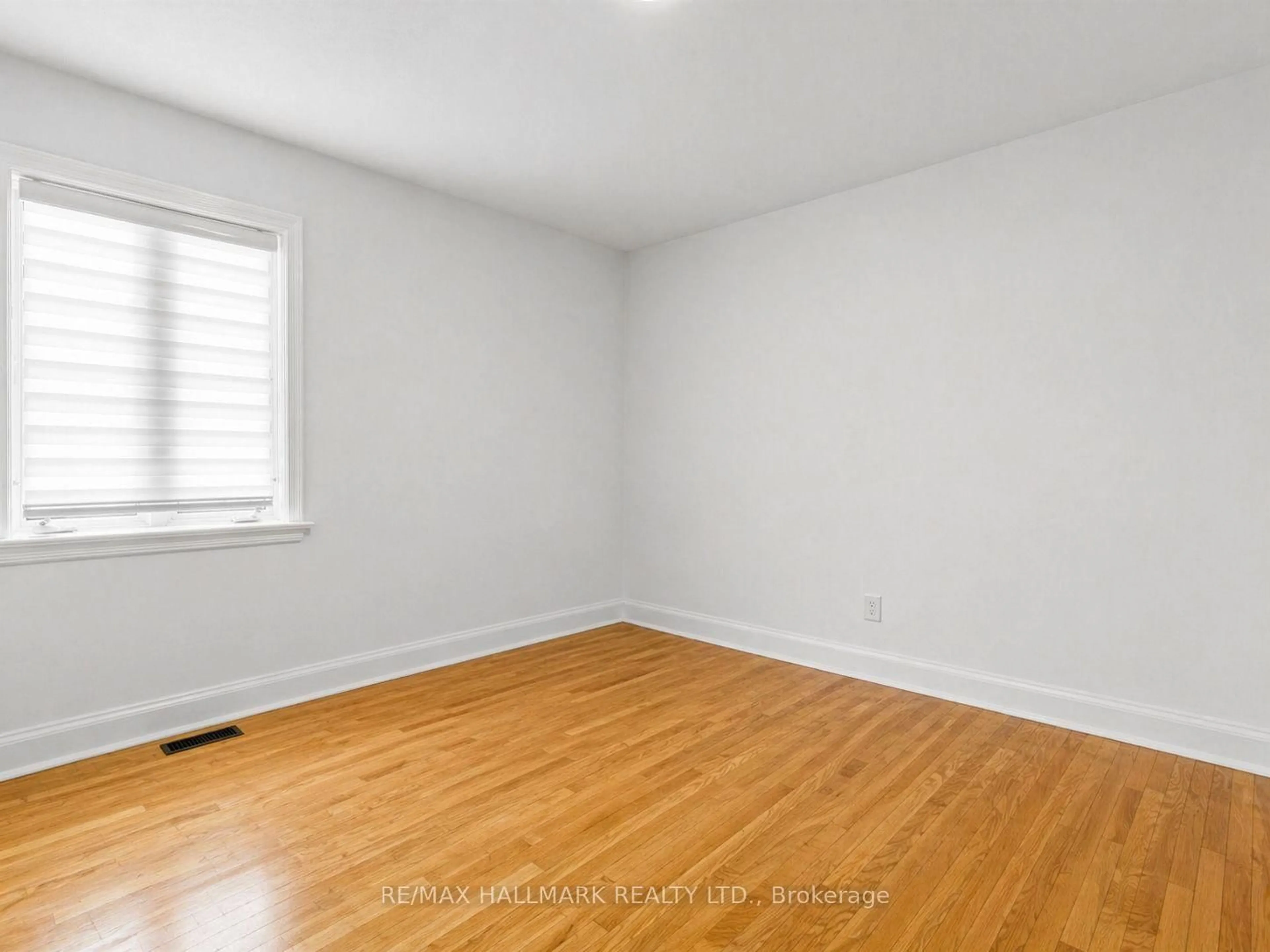 A pic of a room for 712 Pharmacy Ave, Toronto Ontario M1L 3J2