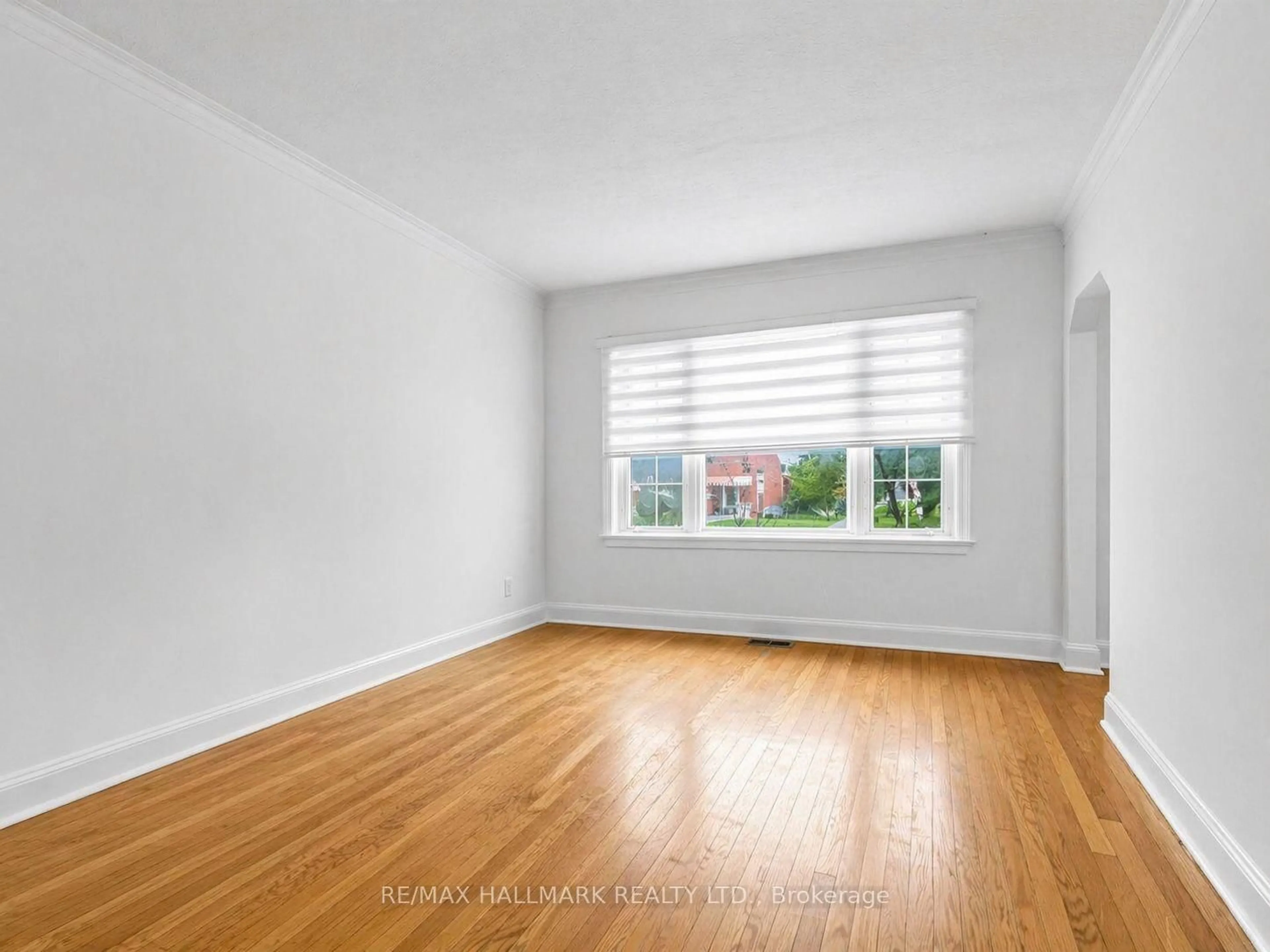 A pic of a room for 712 Pharmacy Ave, Toronto Ontario M1L 3J2