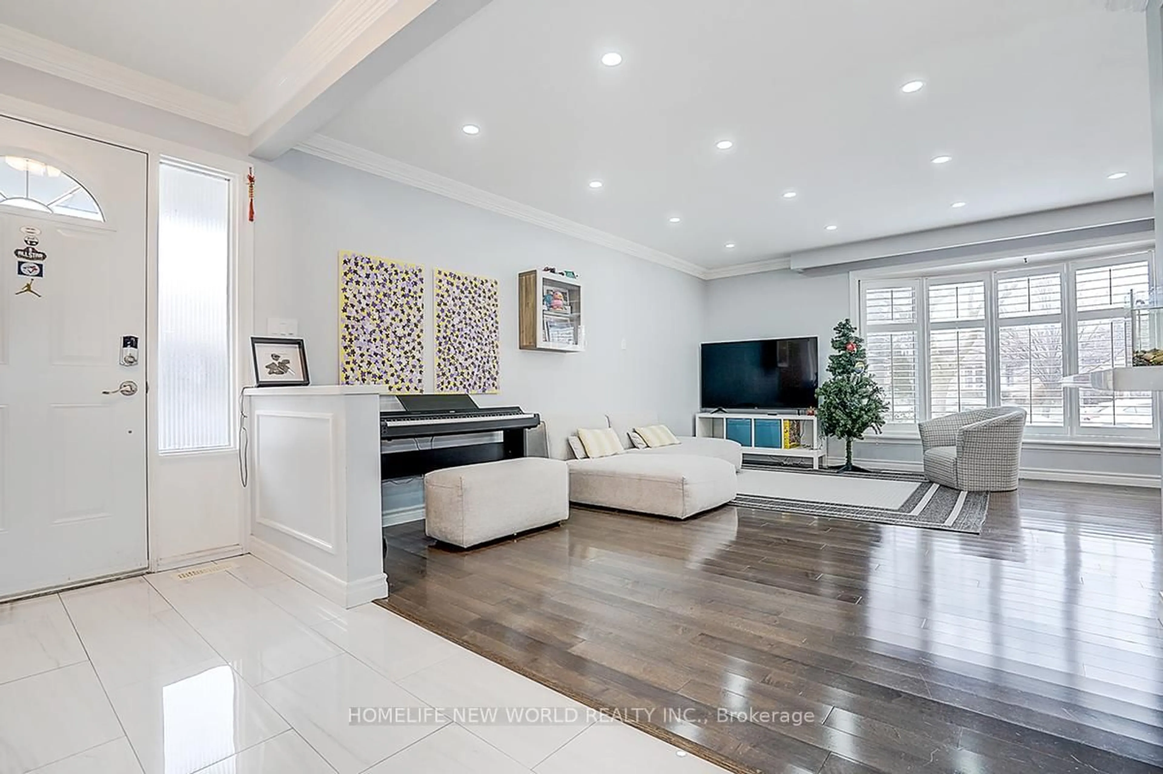 Living room with furniture, unknown for 47 Manorglen Cres, Toronto Ontario M1S 1W3