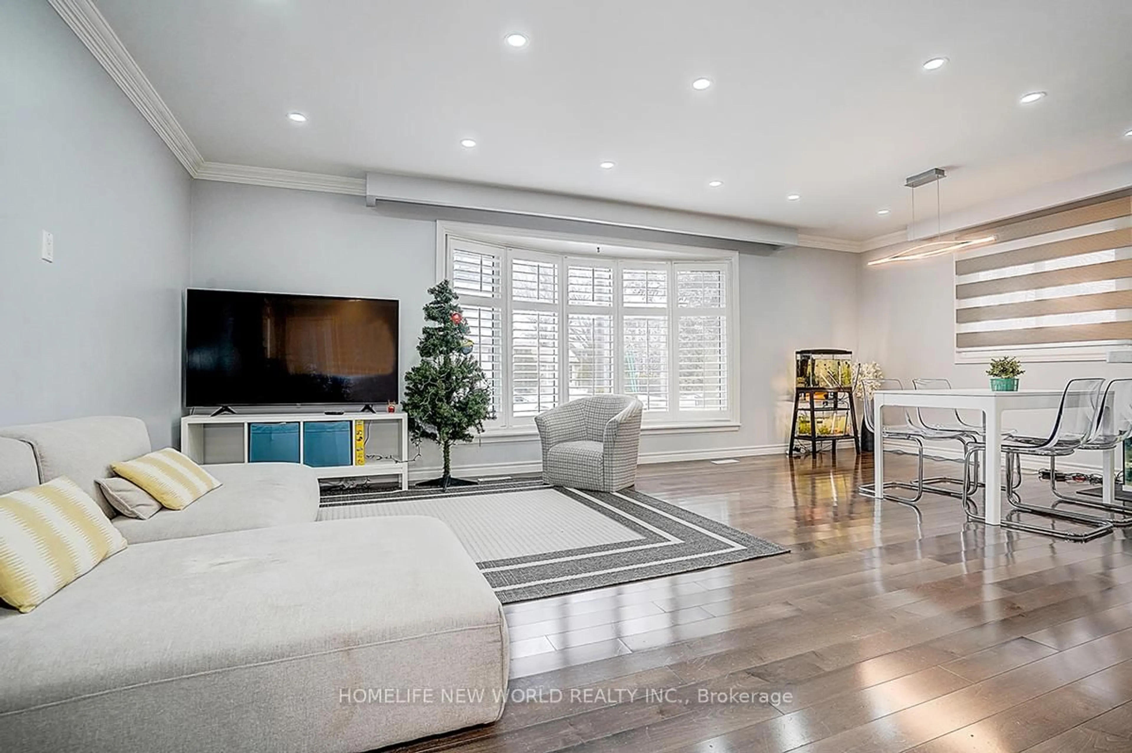 Living room with furniture, unknown for 47 Manorglen Cres, Toronto Ontario M1S 1W3