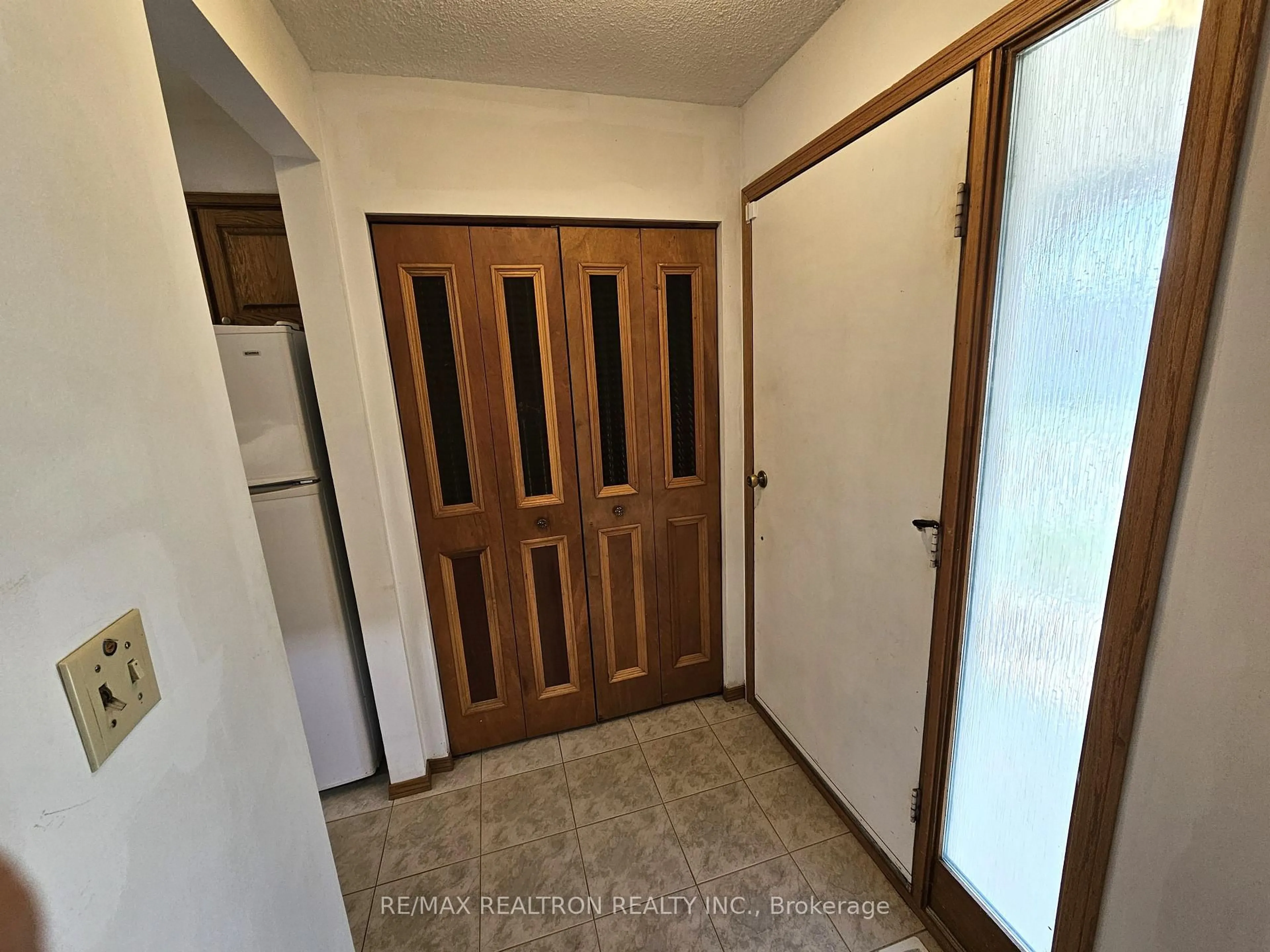 Unknown for 537 Lisbon Crt, Oshawa Ontario L1J 6R3