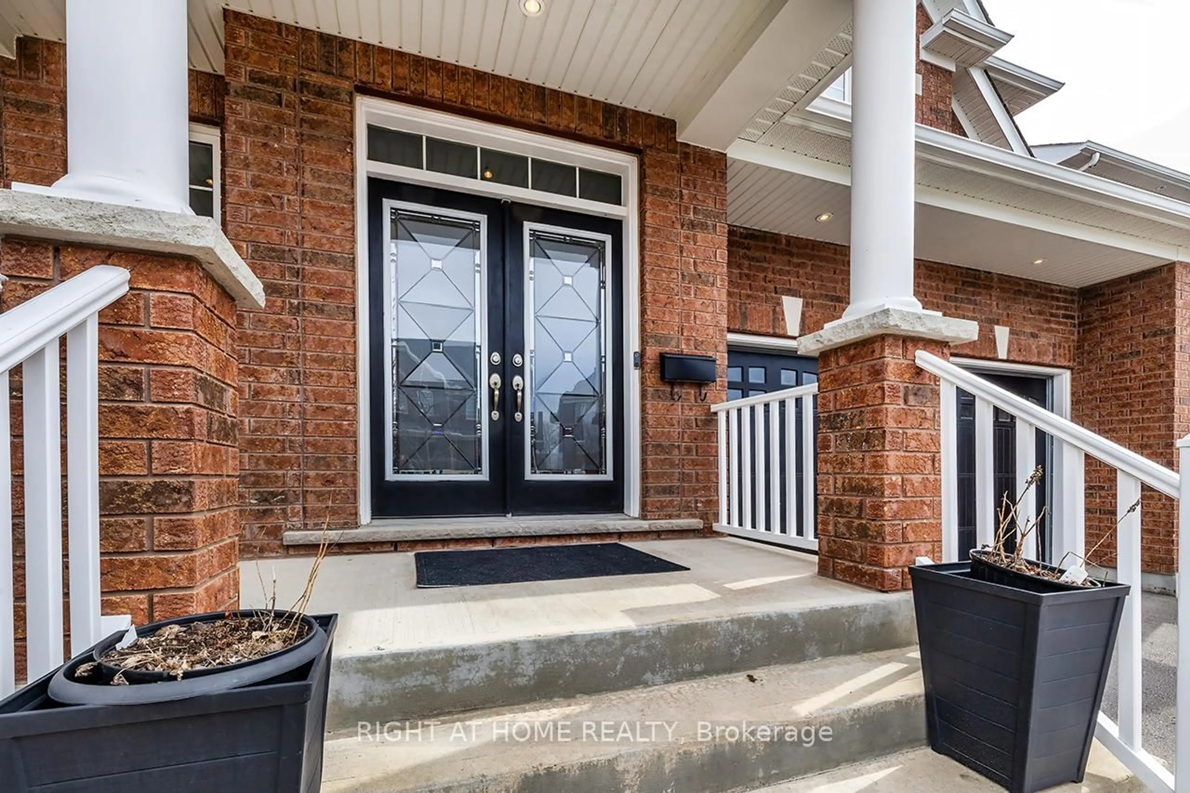 Indoor entryway for 1663 Irvine Scott St, Oshawa Ontario L1K 0X2