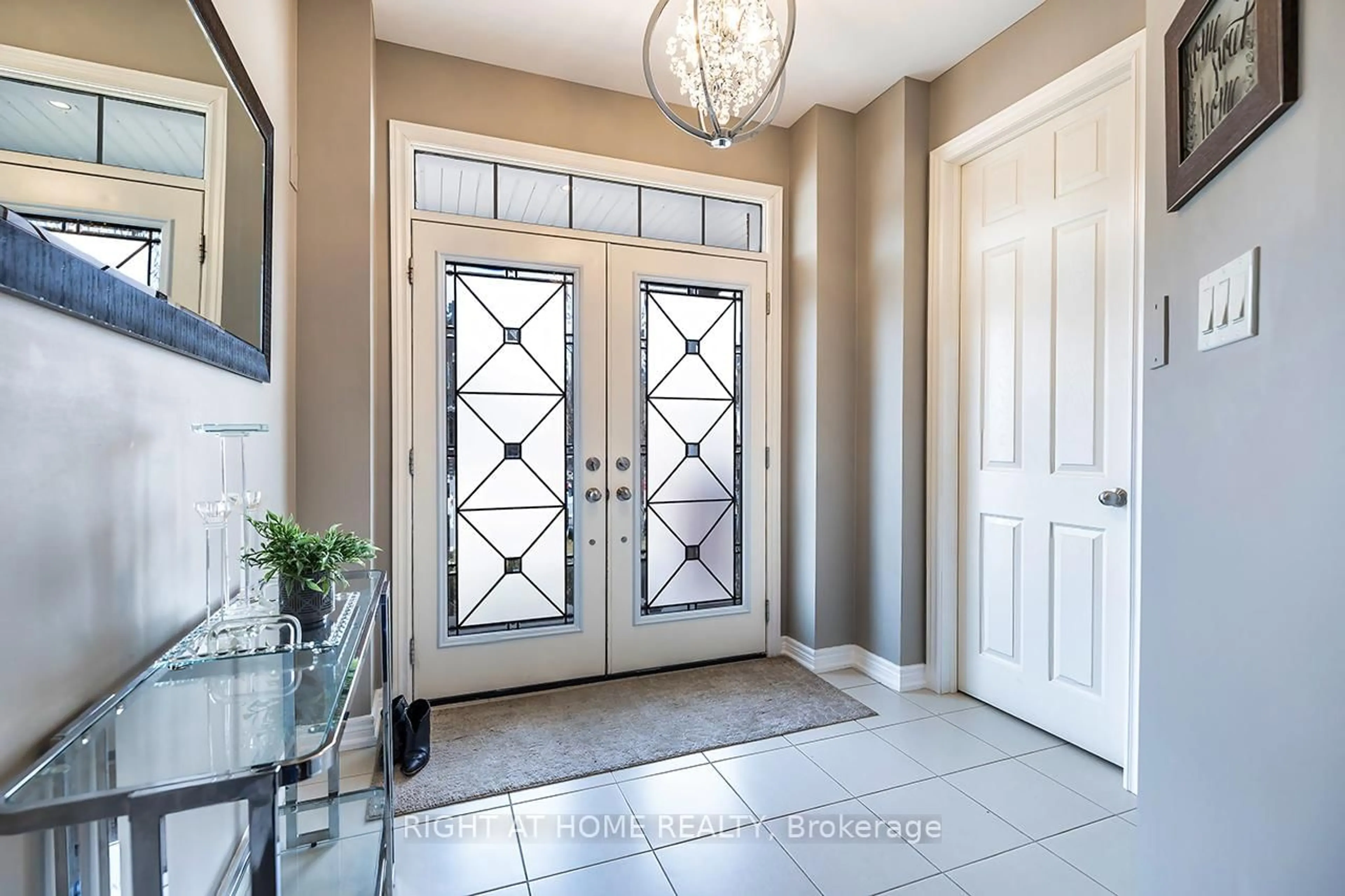 Indoor entryway for 1663 Irvine Scott St, Oshawa Ontario L1K 0X2