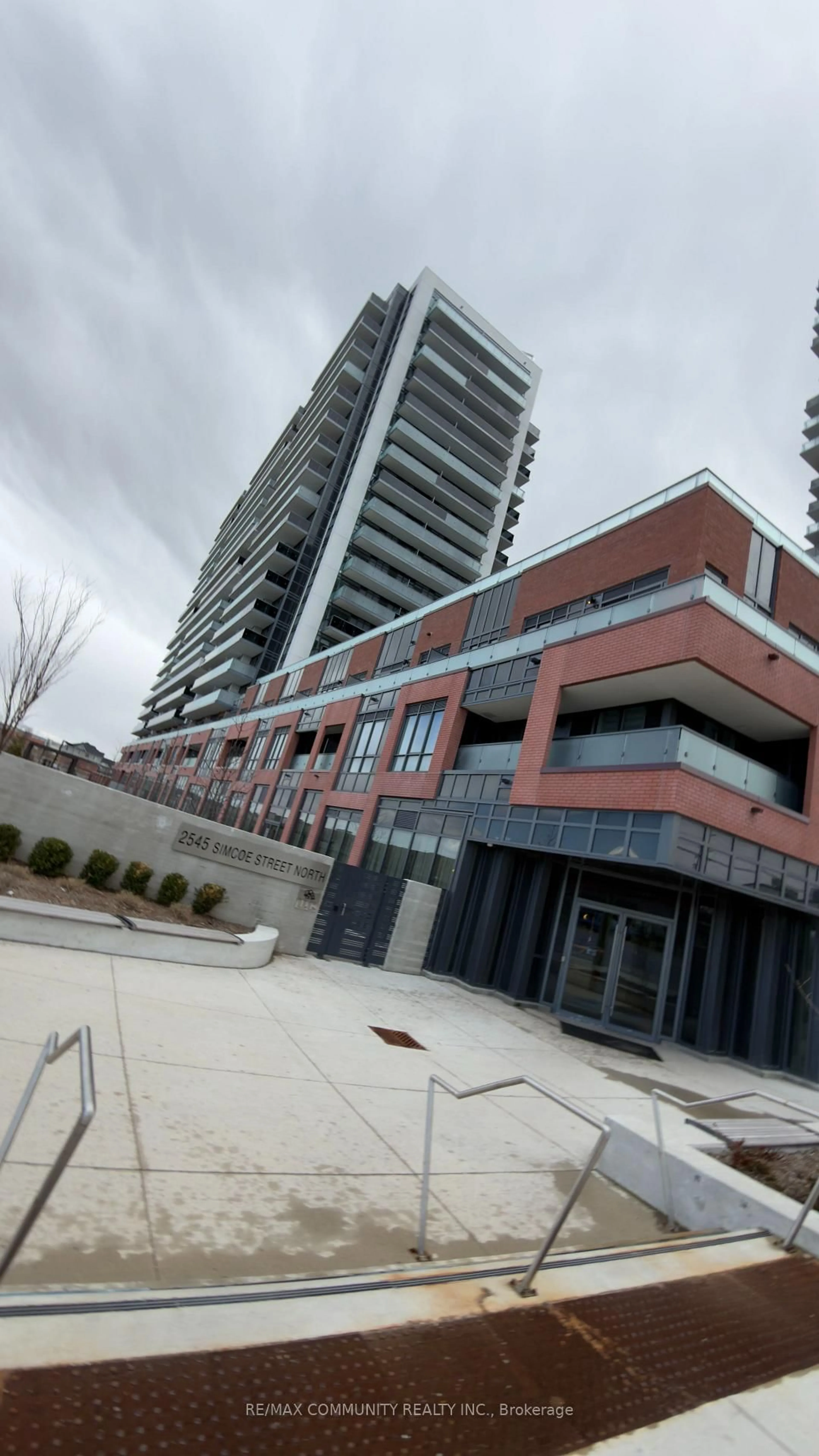 Unknown for 2545 Simcoe St #319, Oshawa Ontario L1L 0W3