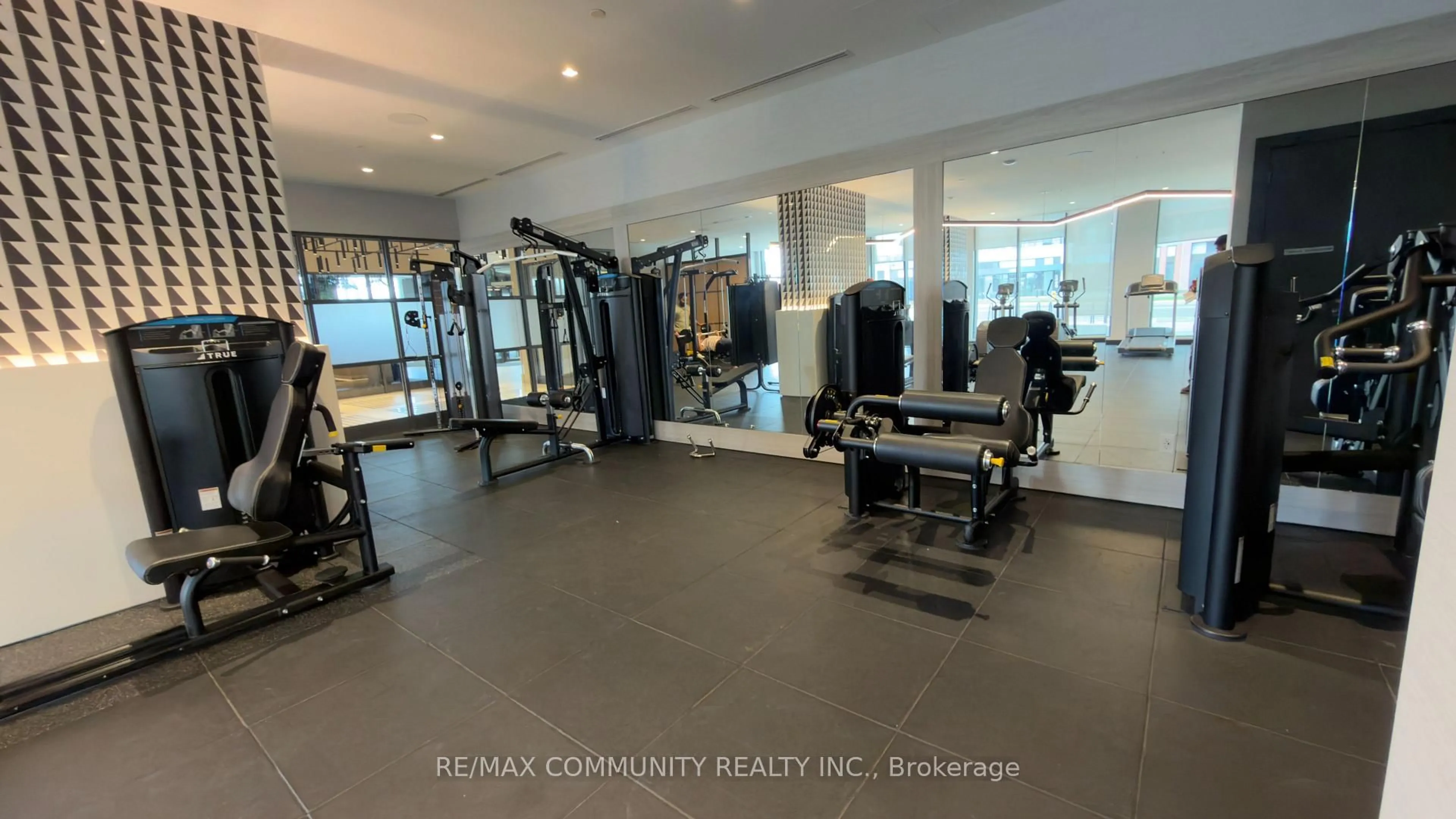 Gym or fitness room for 2545 Simcoe St #319, Oshawa Ontario L1L 0W3