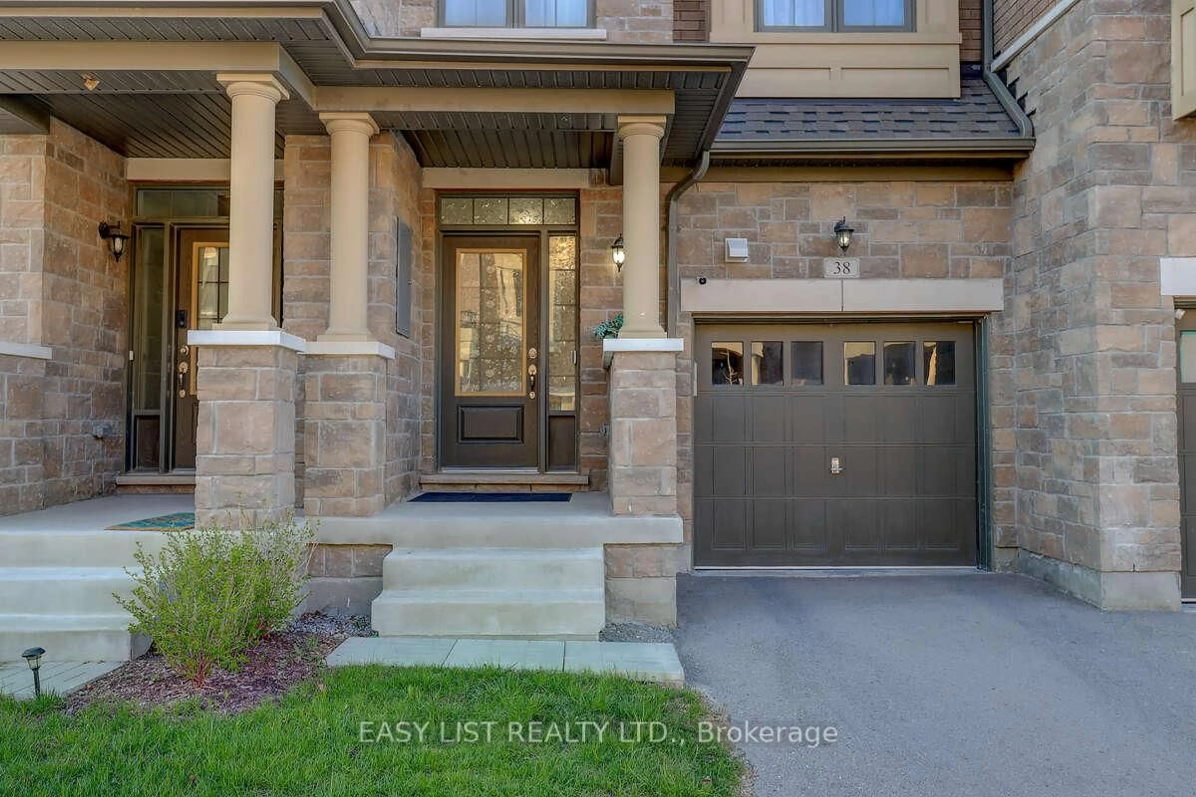 Indoor entryway for 38 Hallmark Way, Whitby Ontario L1P 0K2