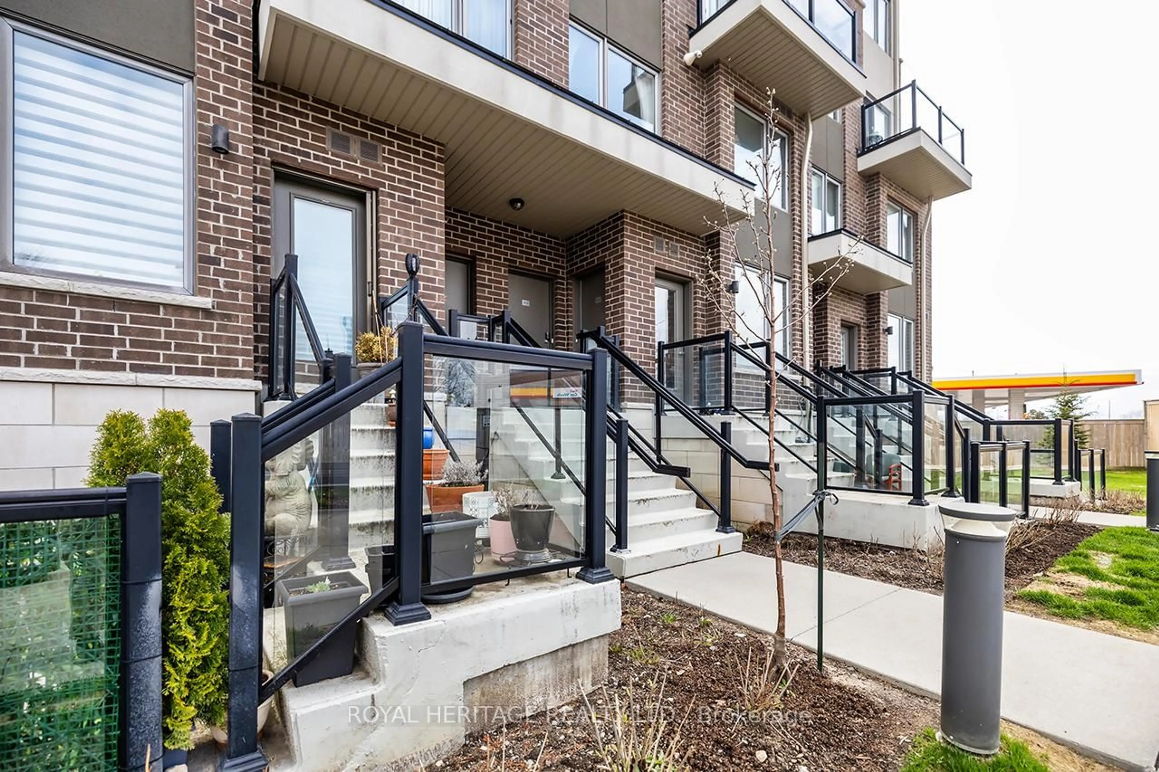 Patio, street for 1460 Whites Rd #413, Pickering Ontario L1V 0E8