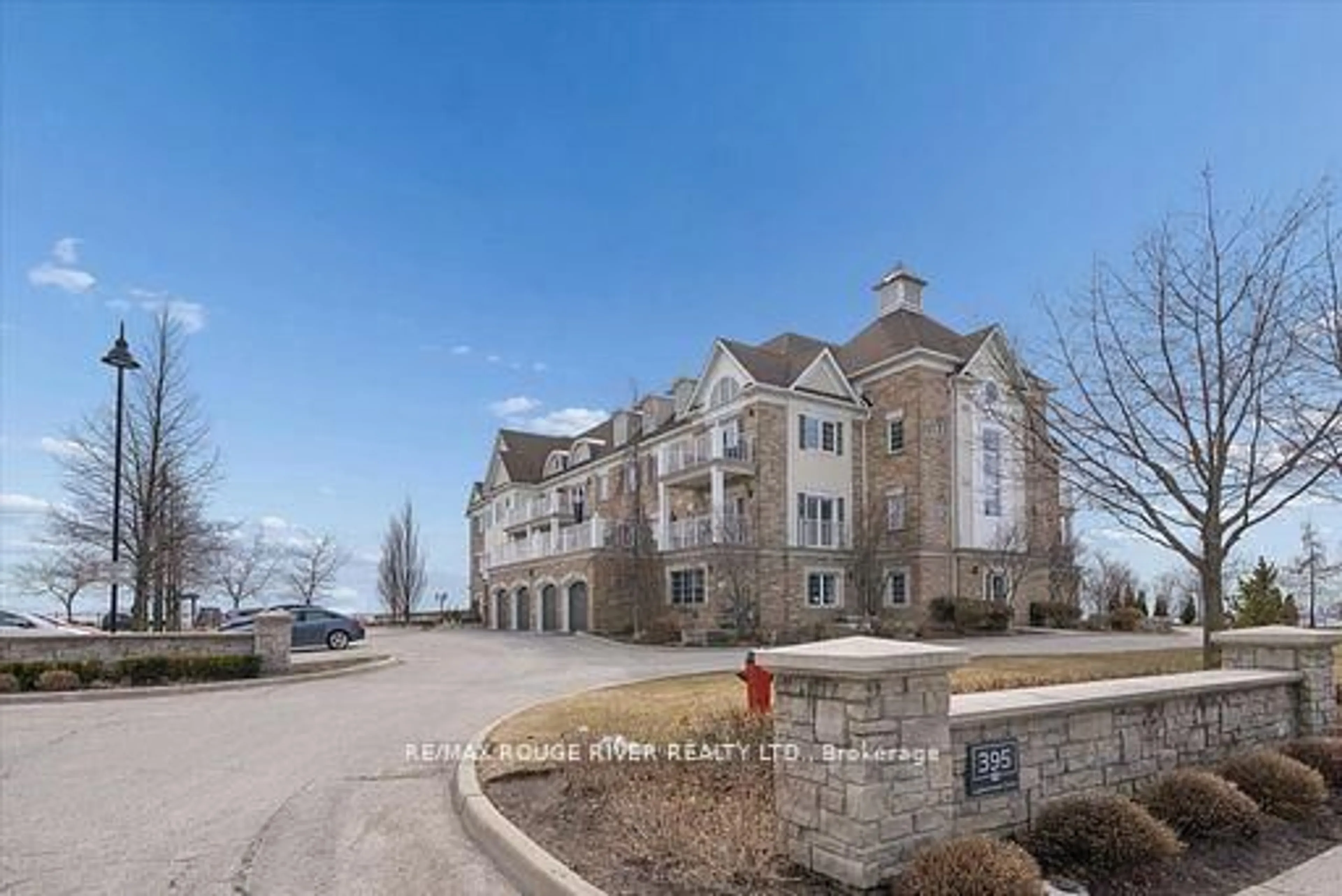 A pic from outside/outdoor area/front of a property/back of a property/a pic from drone, building for 395 Lakebreeze Dr #306, Clarington Ontario L1B 0A5