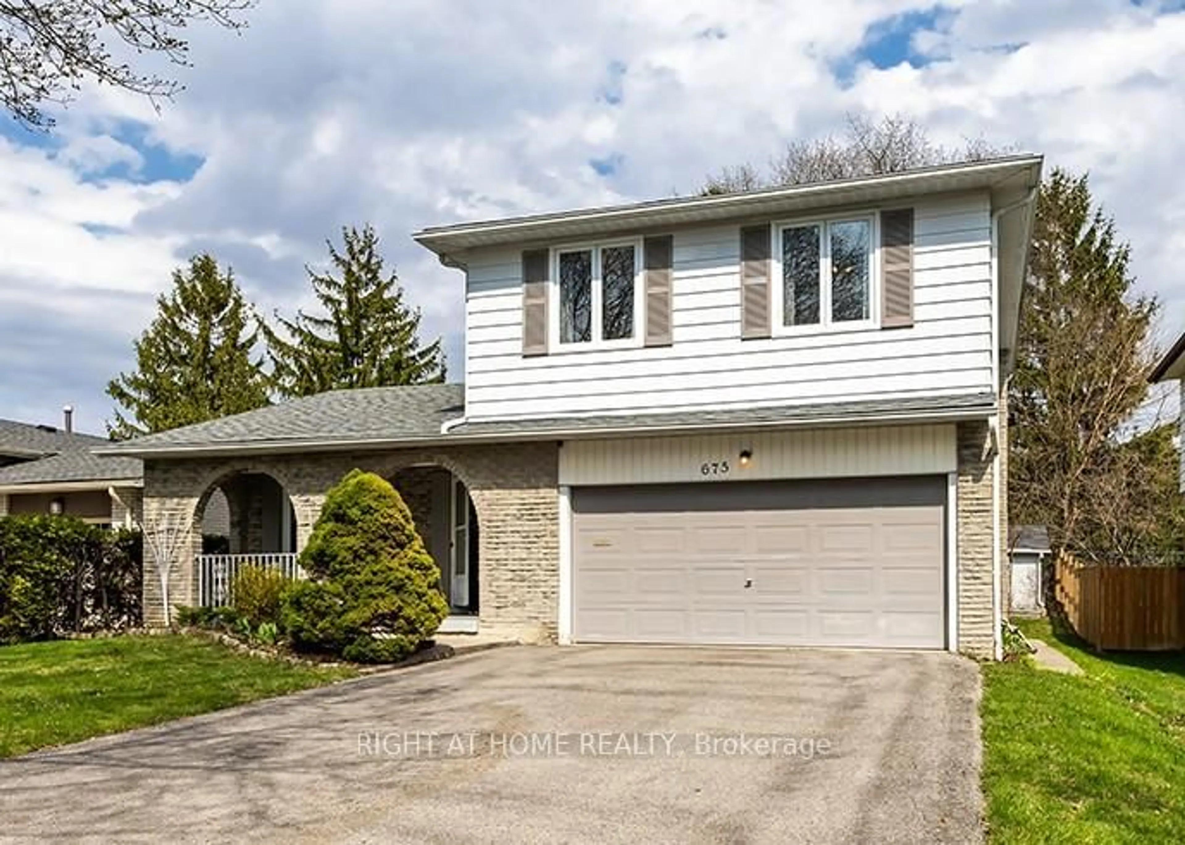 Home with vinyl exterior material, street for 675 Waverly St, Oshawa Ontario L1J 6C1