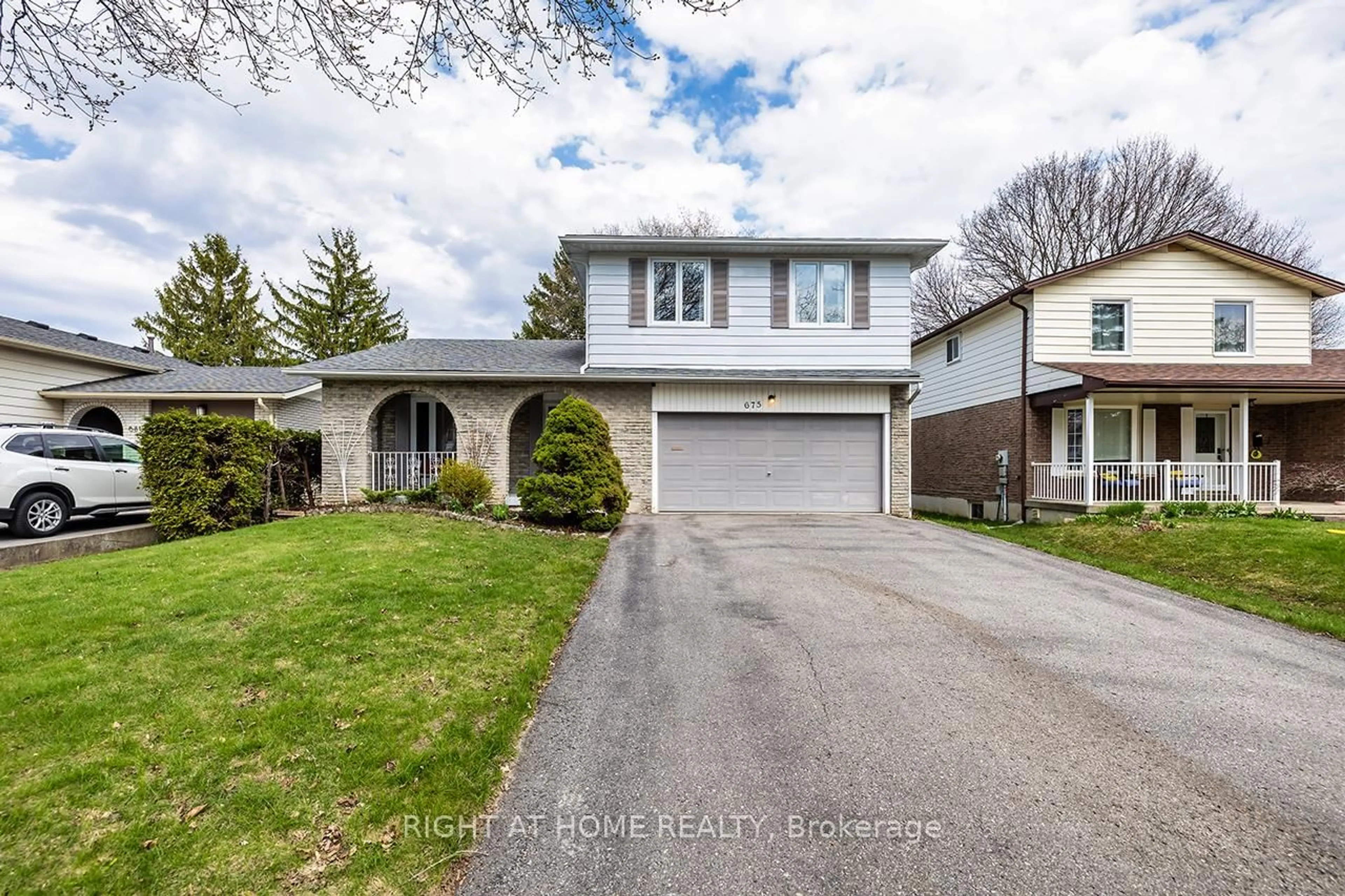 Home with vinyl exterior material, street for 675 Waverly St, Oshawa Ontario L1J 6C1