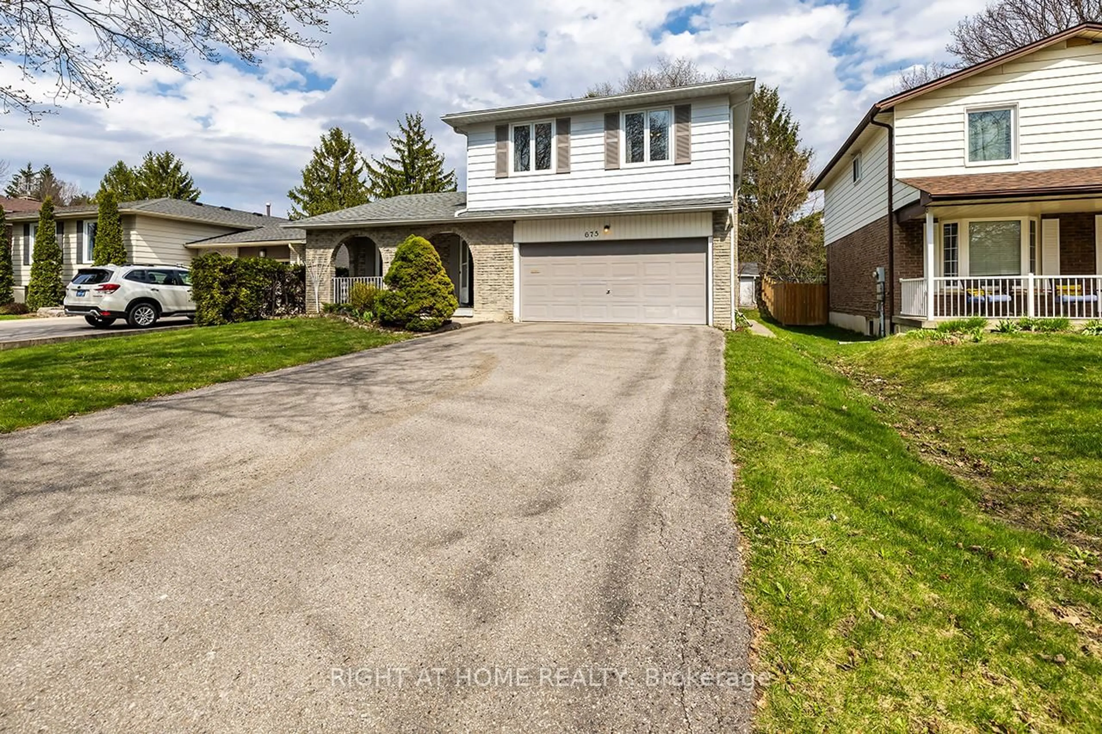 Home with vinyl exterior material, street for 675 Waverly St, Oshawa Ontario L1J 6C1