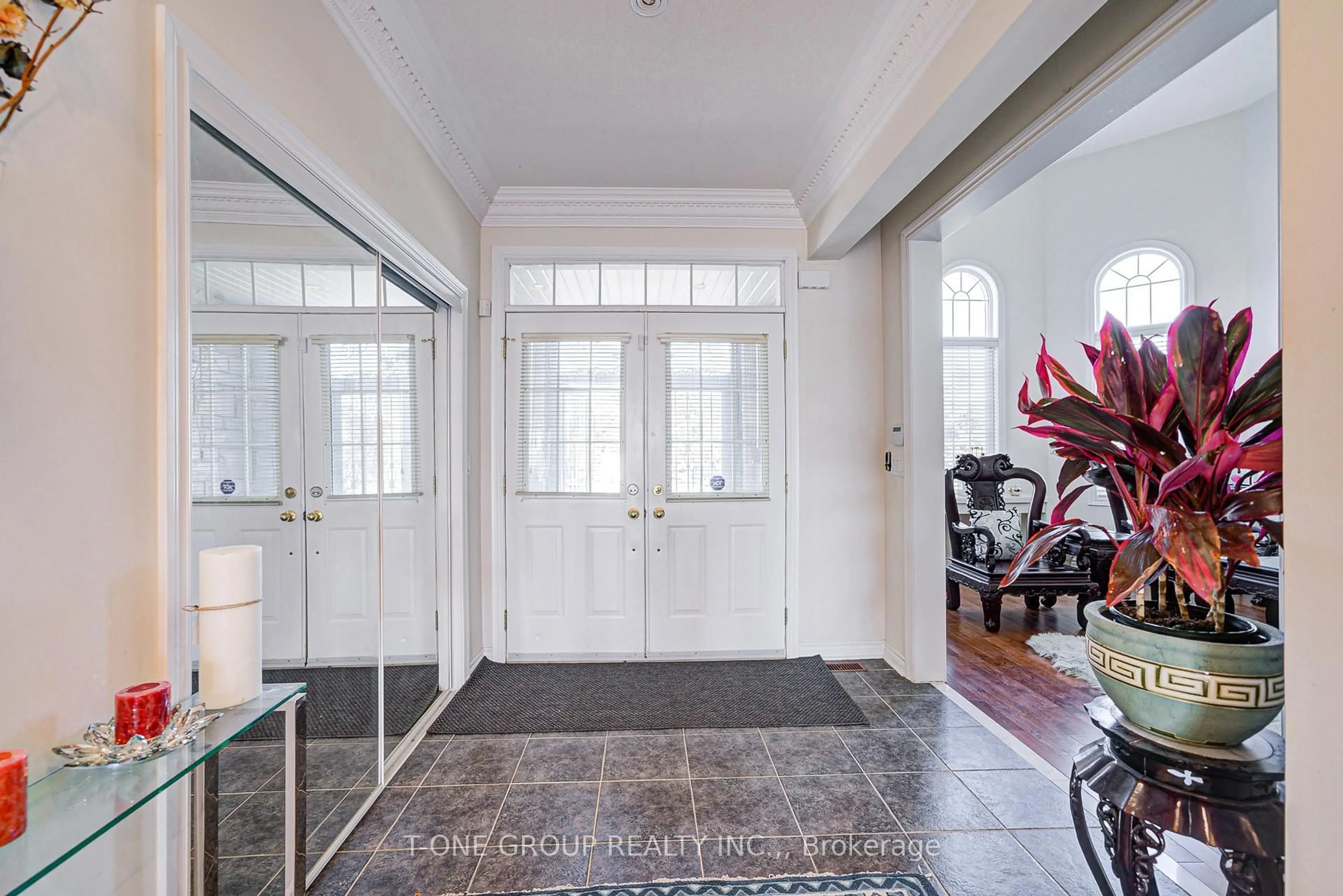 Indoor foyer for 39 Boulderbrook Dr, Toronto Ontario M1X 2C2