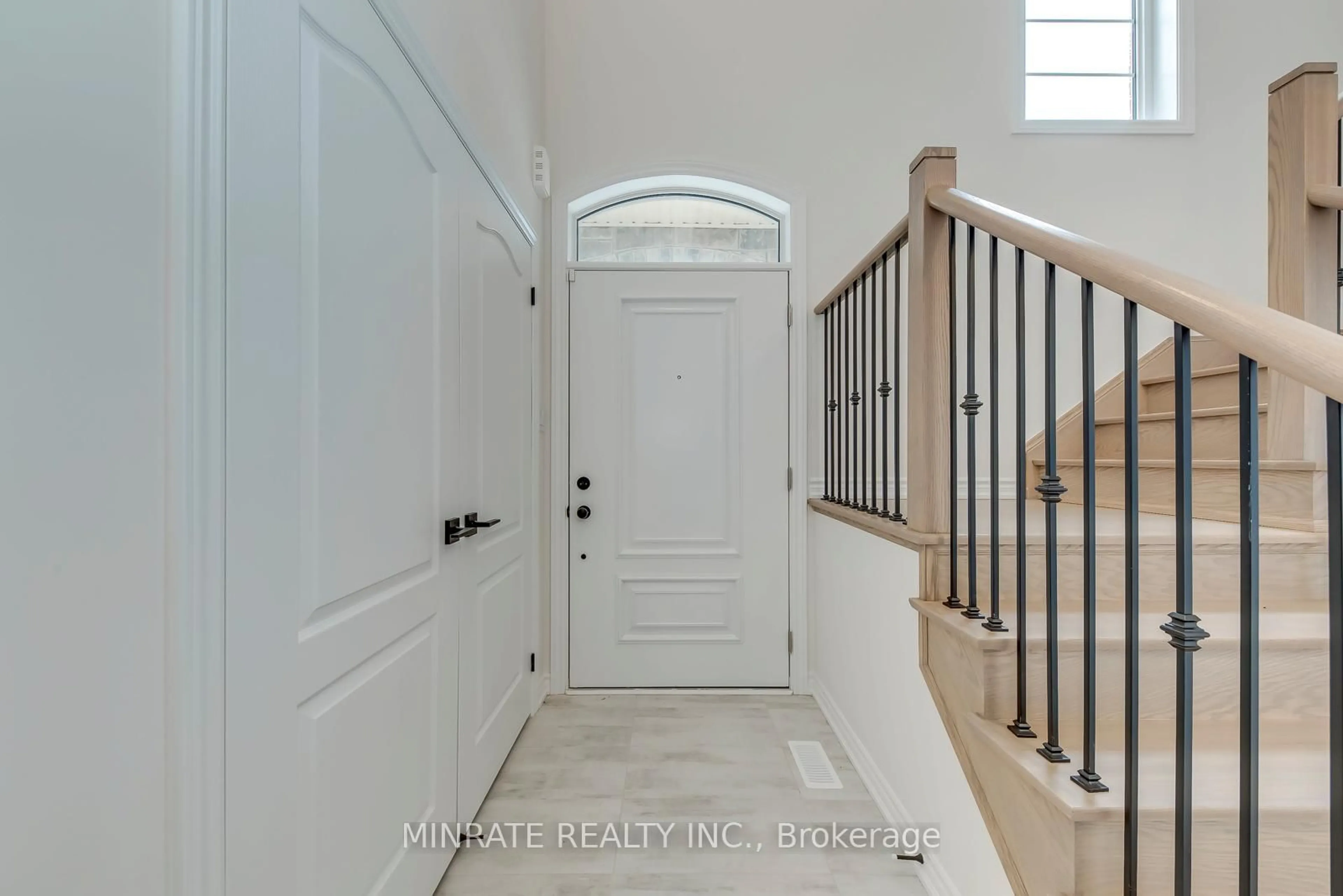 Indoor entryway for 691 Catalina Manr, Pickering Ontario L1X 0V1