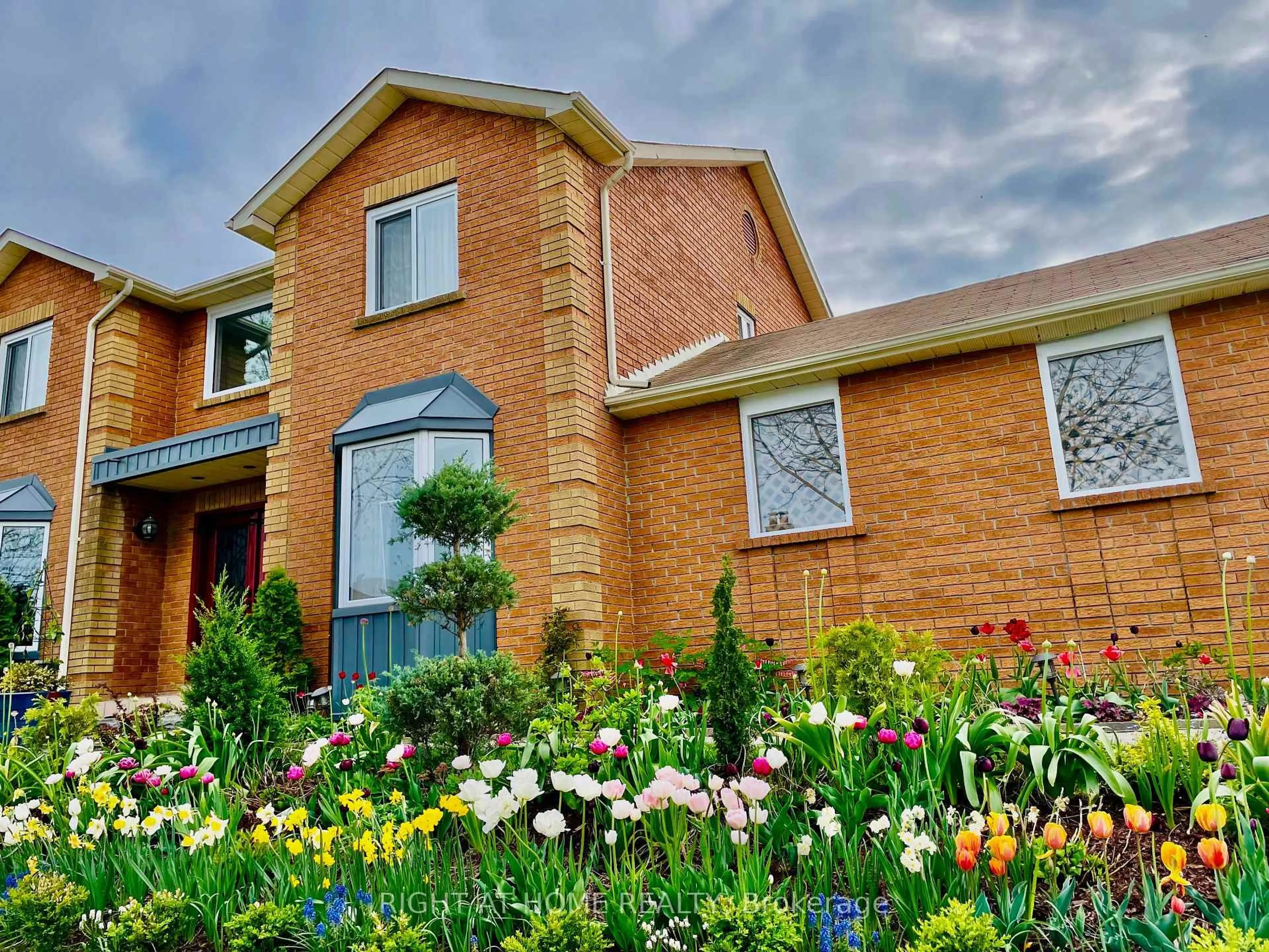 Home with brick exterior material, street for 1689 Major Oaks Rd, Pickering Ontario L1X 1X1