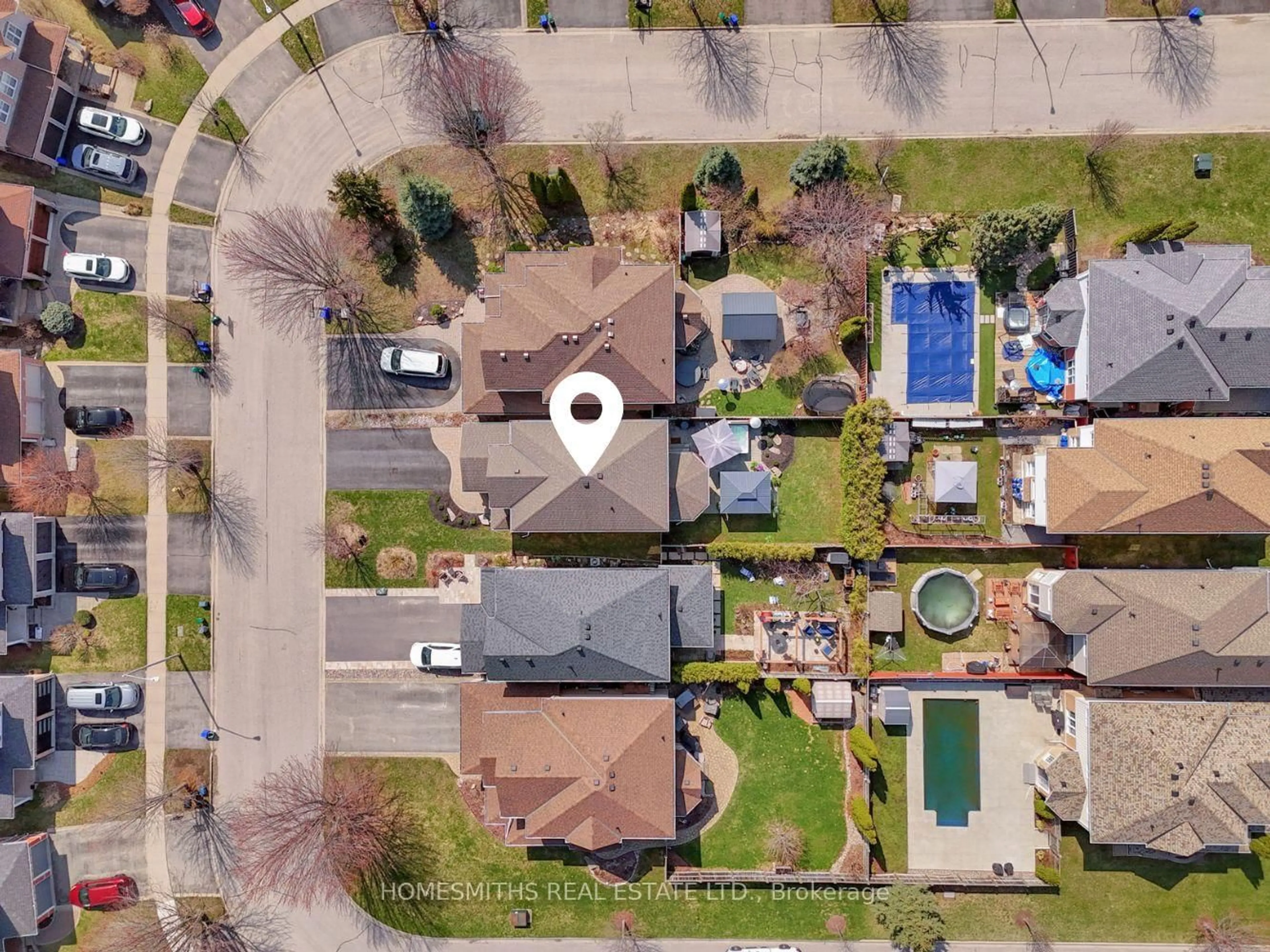 A pic from outside/outdoor area/front of a property/back of a property/a pic from drone, street for 147 Sleeman Sq, Clarington Ontario L1E 3K5