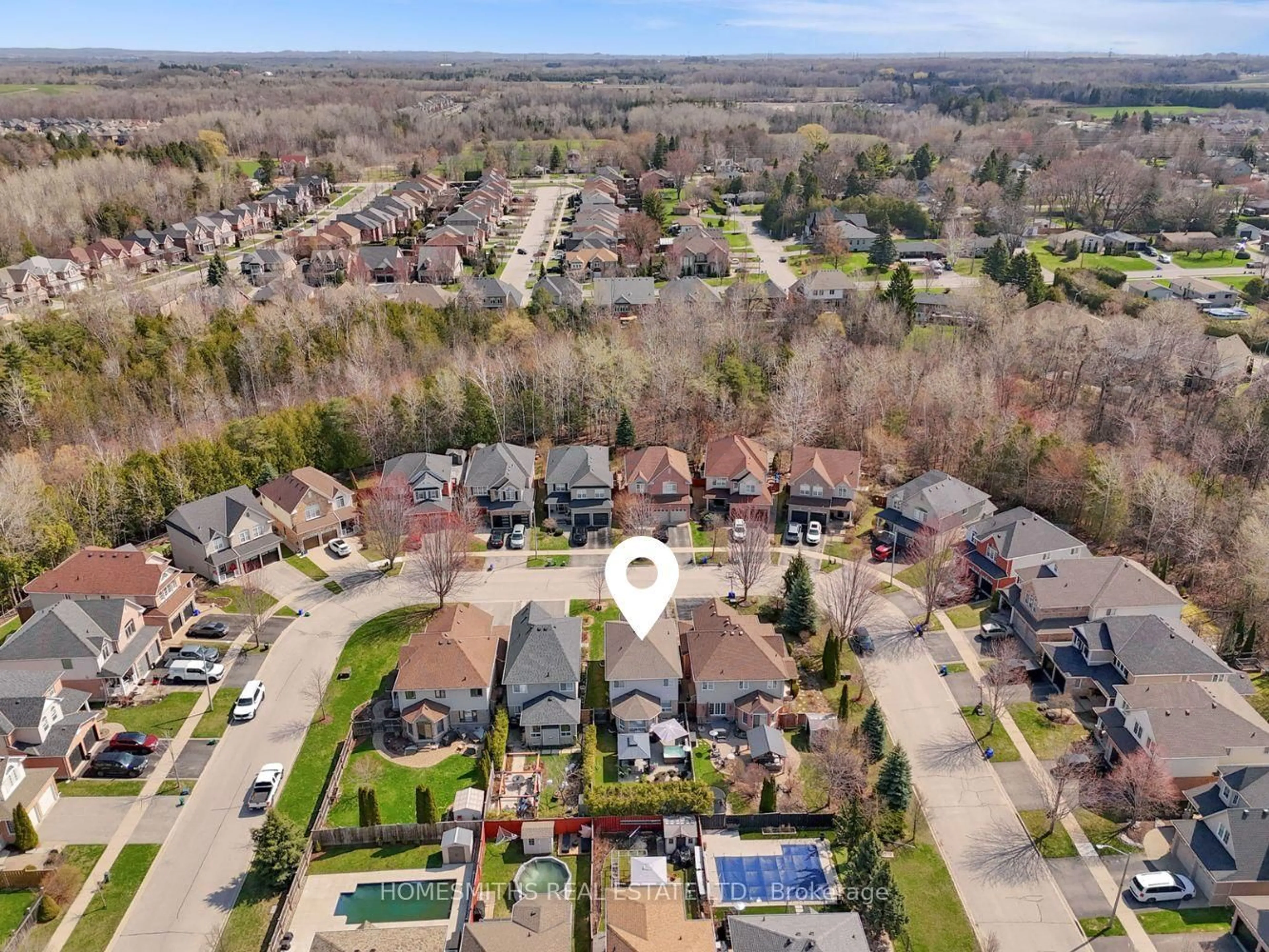 A pic from outside/outdoor area/front of a property/back of a property/a pic from drone, street for 147 Sleeman Sq, Clarington Ontario L1E 3K5
