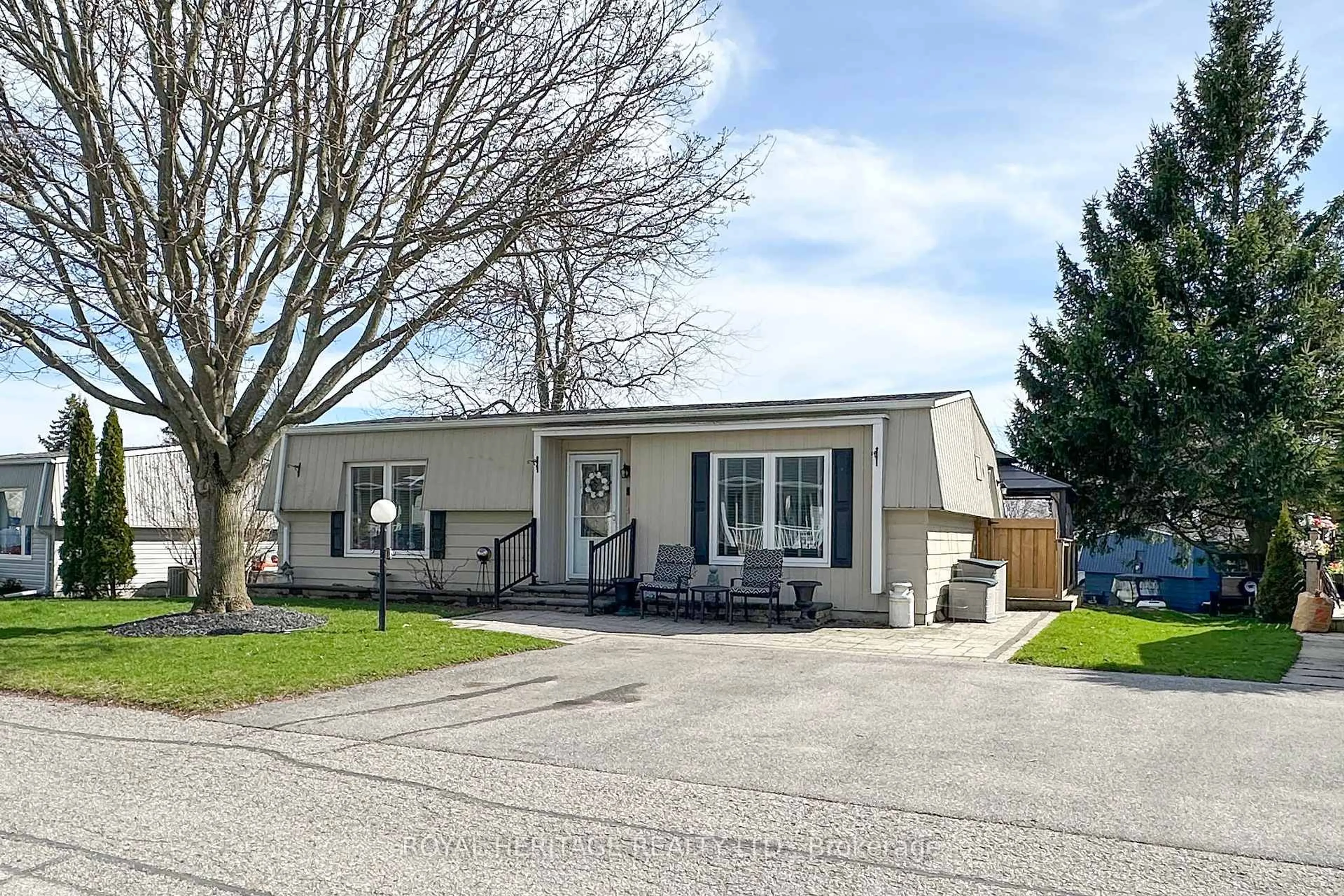 Home with vinyl exterior material, street for 209 Wilmot Tr, Clarington Ontario L1B 1A9