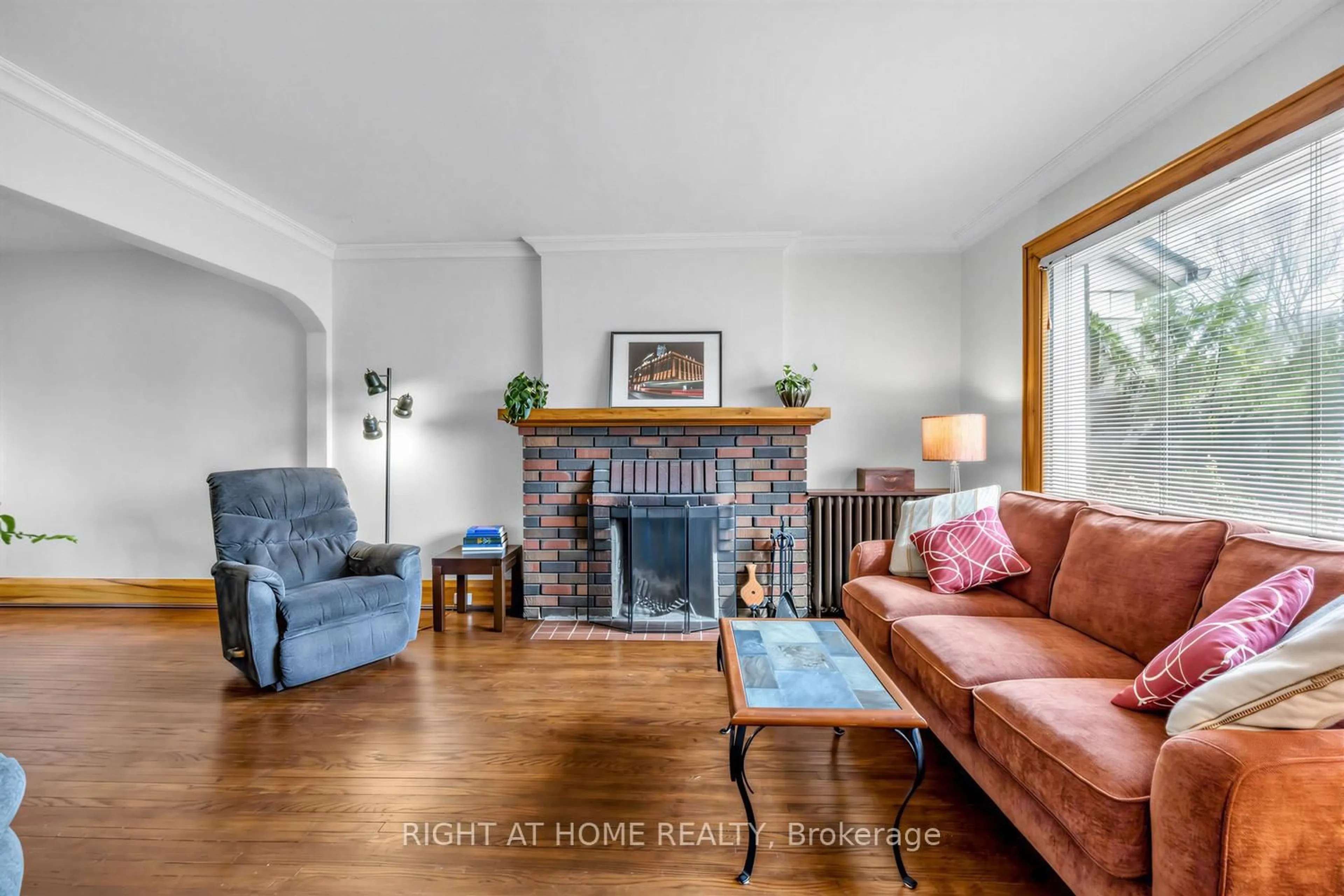 Living room with furniture, unknown for 26 Maryland Blvd, Toronto Ontario M4C 5C9