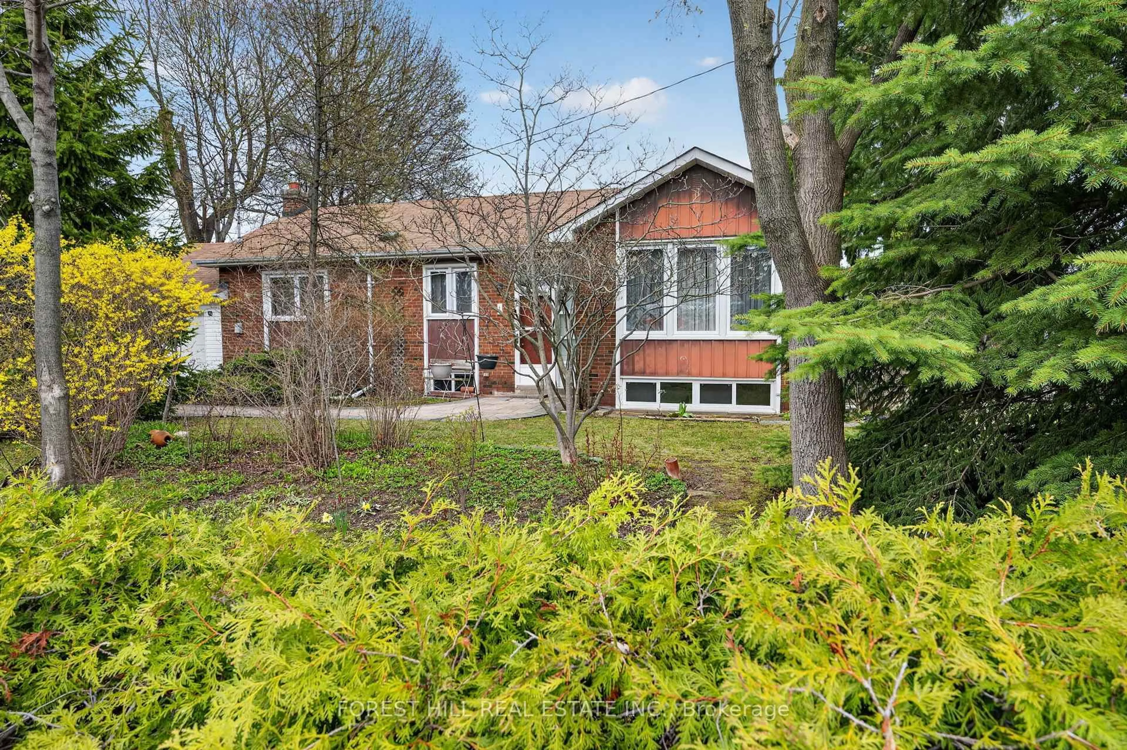 Unknown for 1 Claudius Gate, Toronto Ontario M1R 3N7