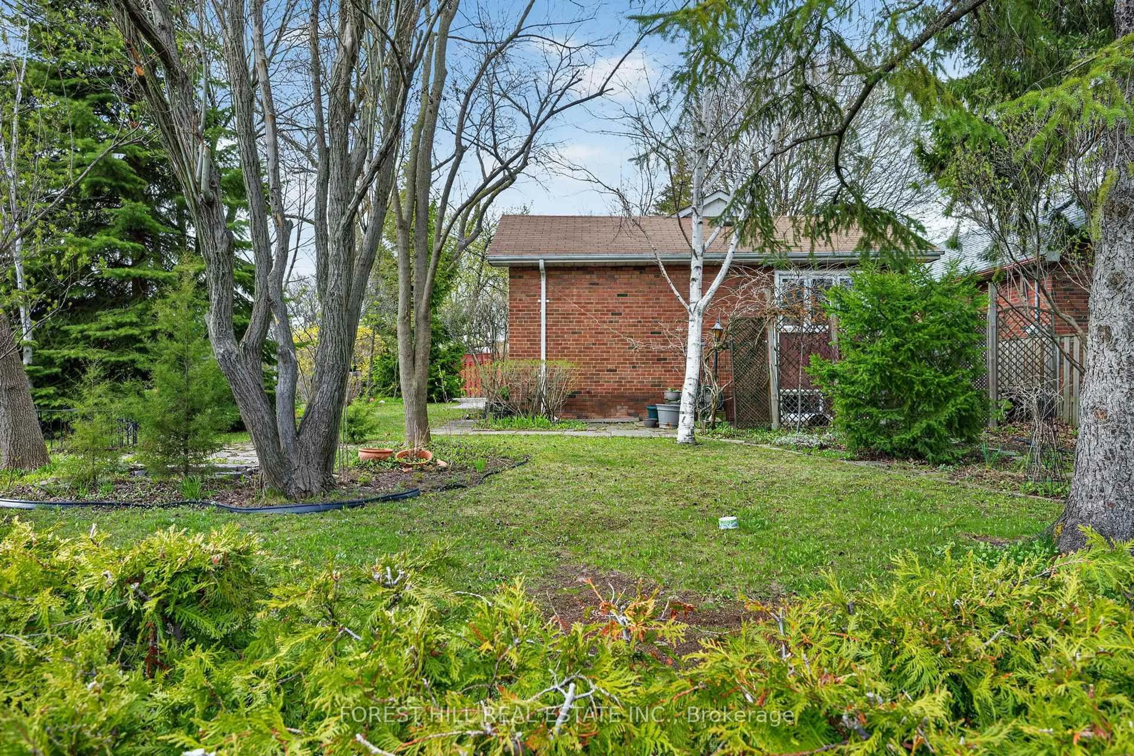 Unknown for 1 Claudius Gate, Toronto Ontario M1R 3N7