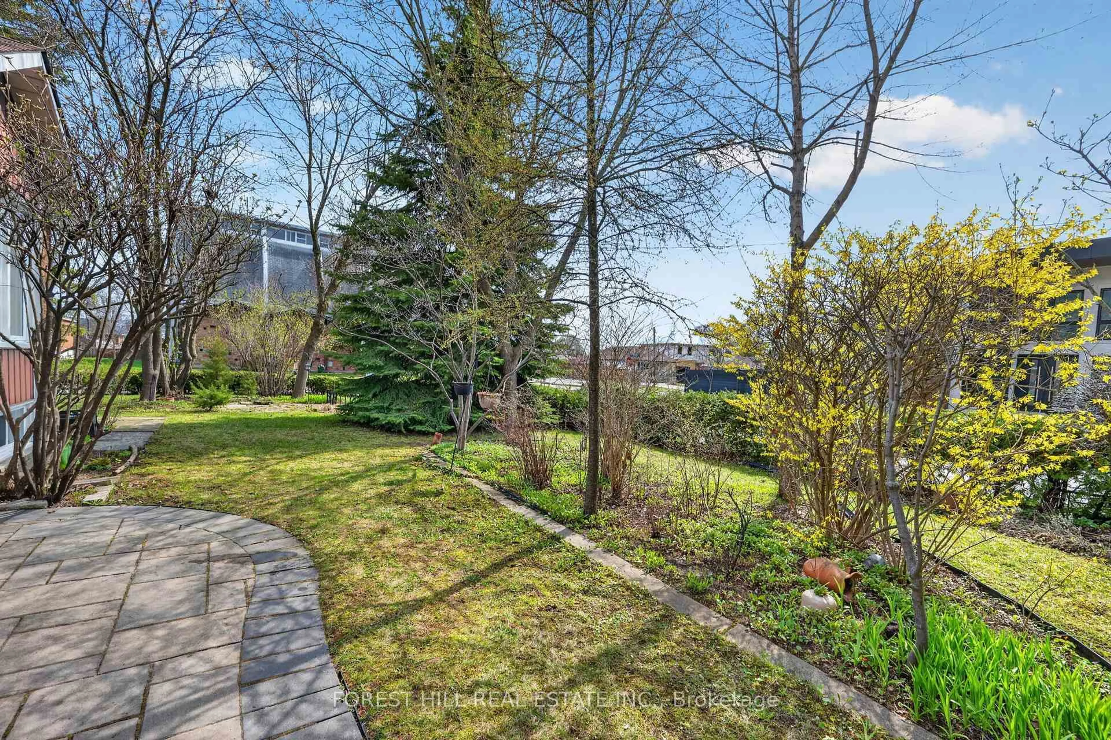 Patio, unknown for 1 Claudius Gate, Toronto Ontario M1R 3N7