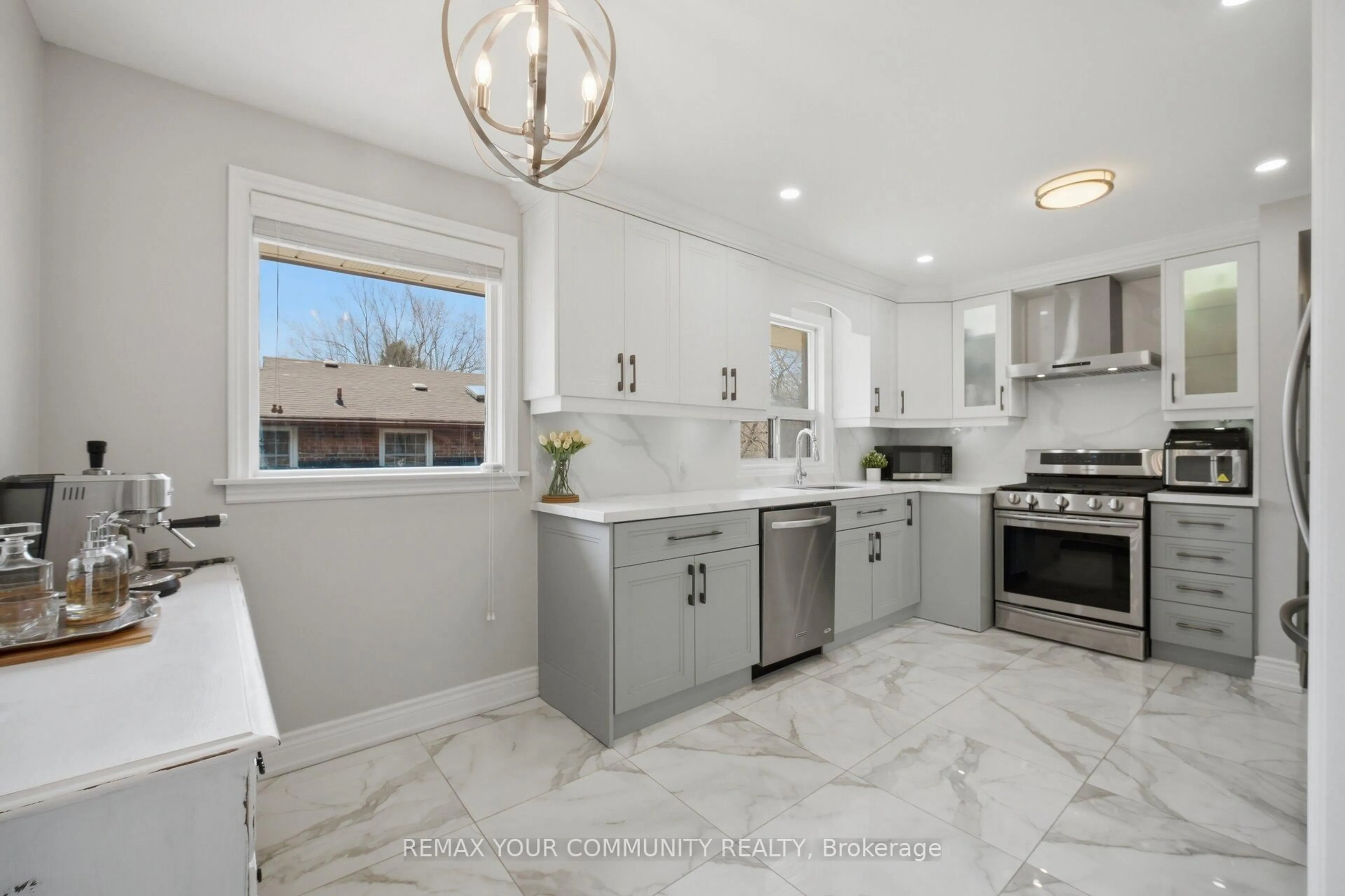 Contemporary kitchen, ceramic/tile floor for 54 Applefield Dr, Toronto Ontario M1P 3X9