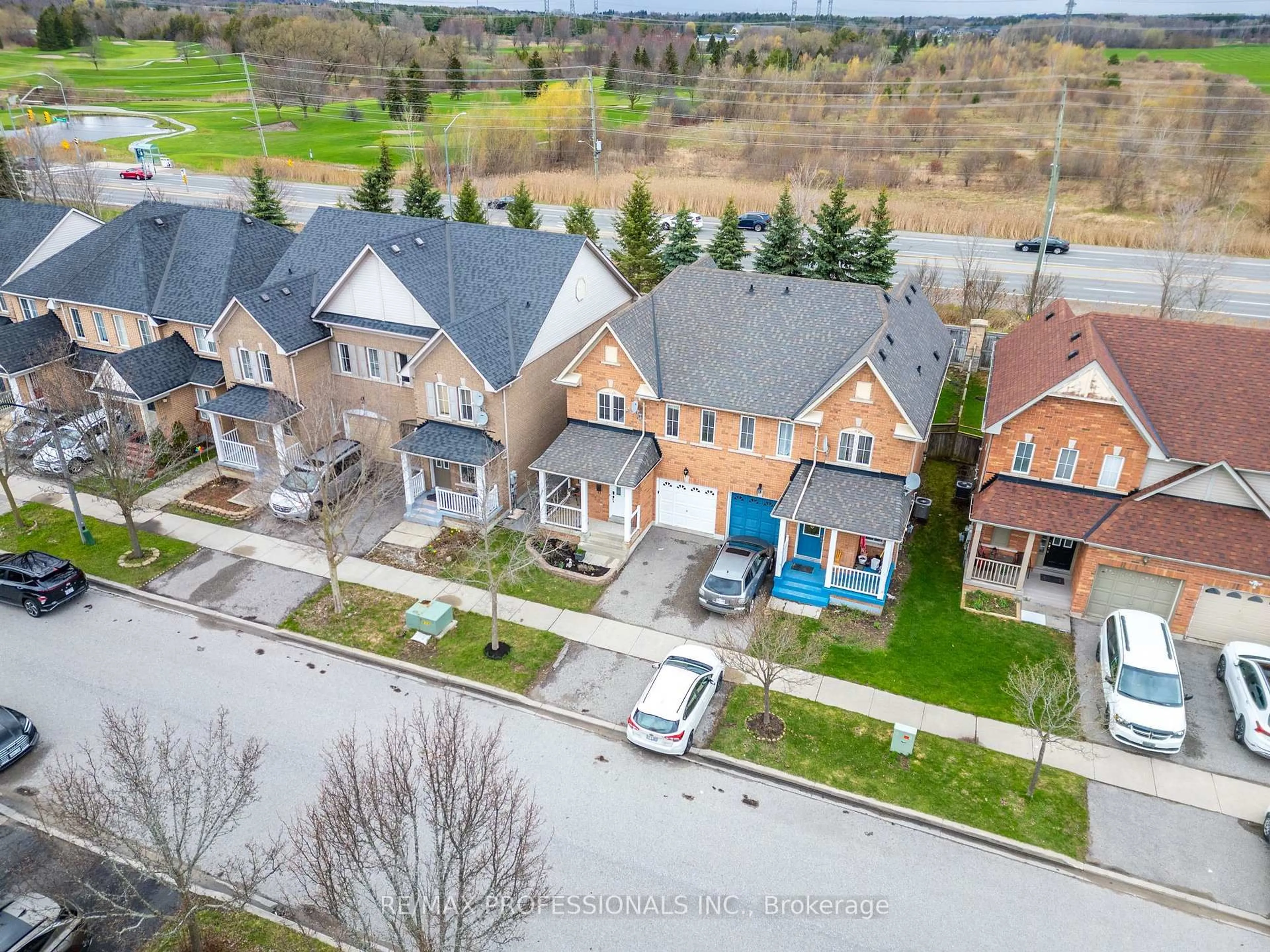 A pic from outside/outdoor area/front of a property/back of a property/a pic from drone, unknown for 34 Tansley Cres, Ajax Ontario L1Z 1Y5