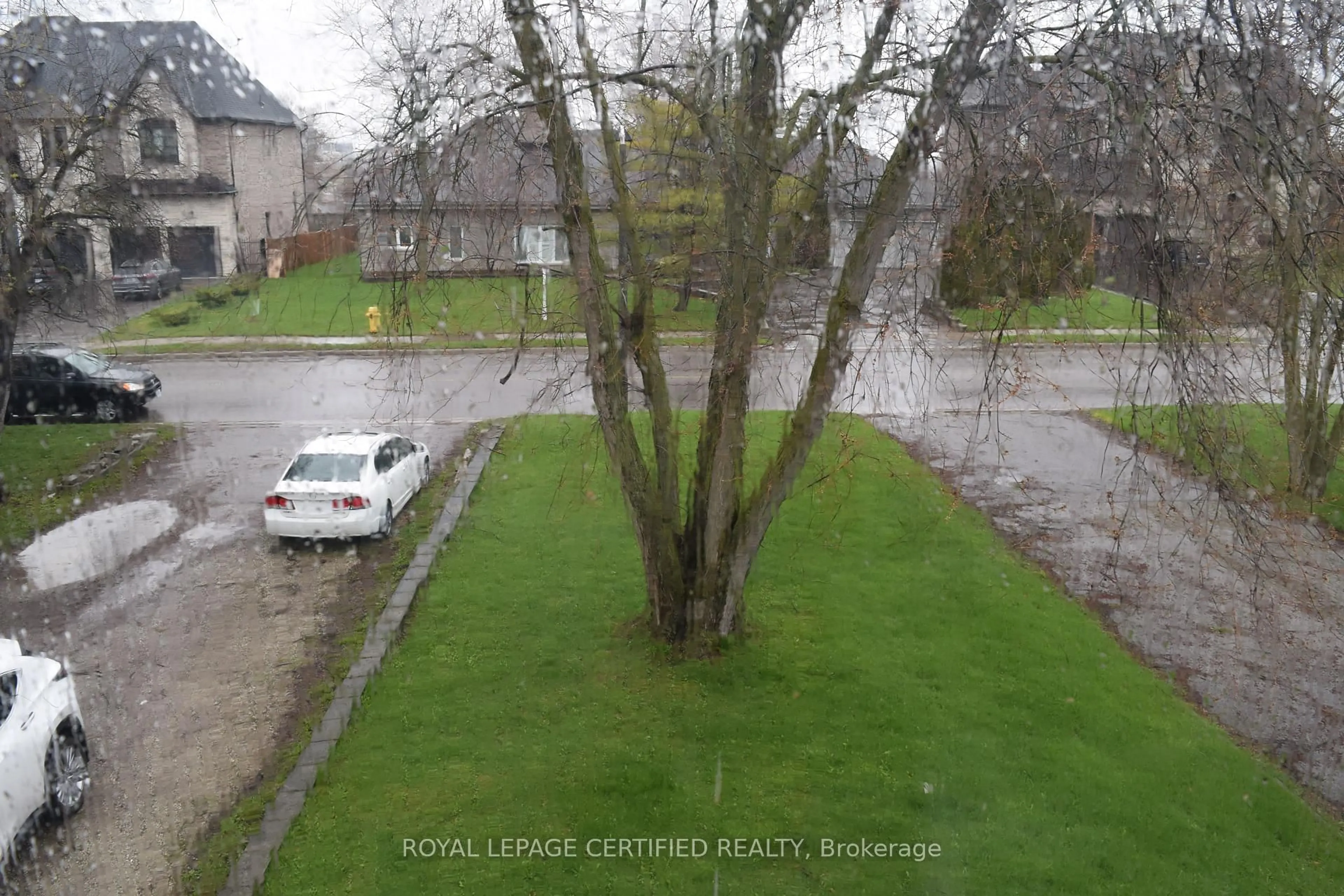 A pic from outside/outdoor area/front of a property/back of a property/a pic from drone, street for 1452 Rosebank Rd, Pickering Ontario L1V 1P4