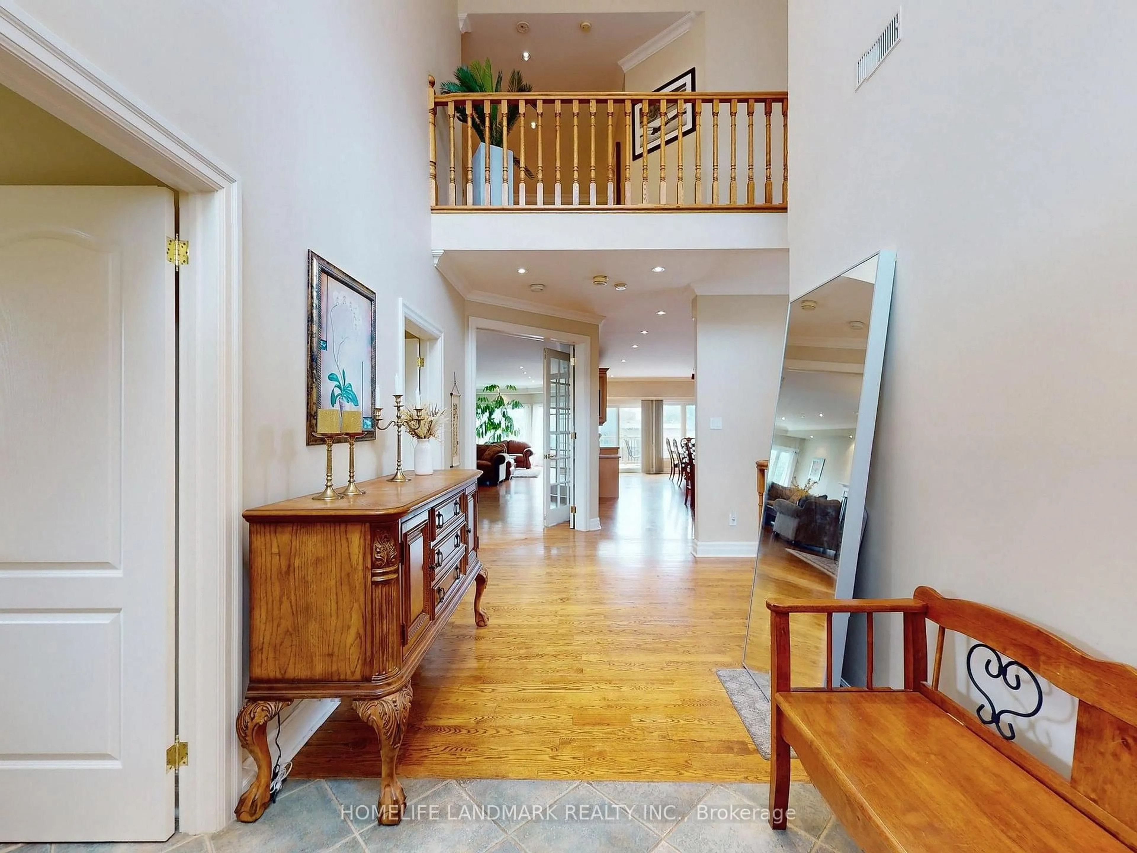 Indoor foyer for 52 Cedar Brae Blvd, Toronto Ontario M1J 2K5