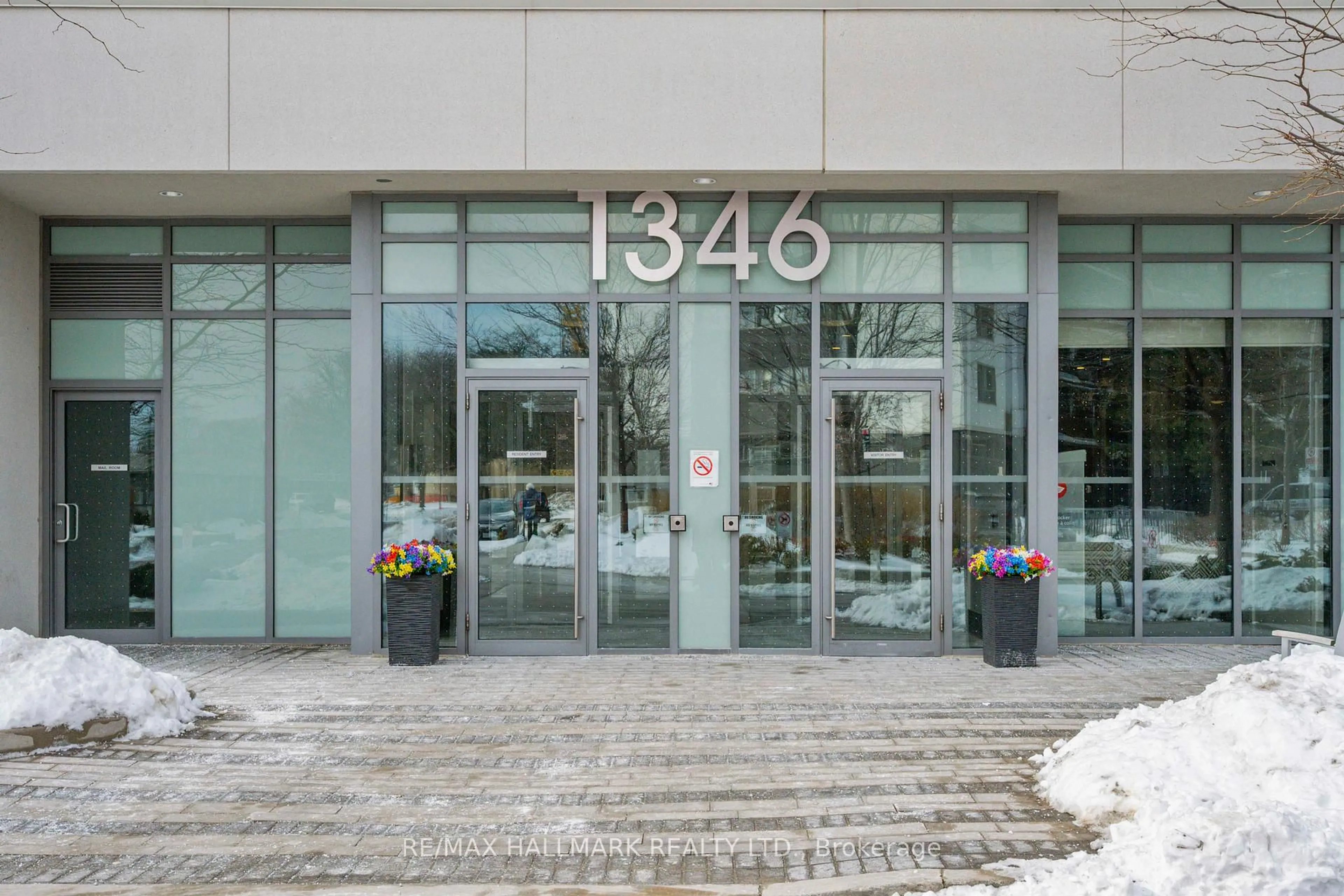 Indoor foyer for 1346 Danforth Rd #405, Toronto Ontario M1J 0A9