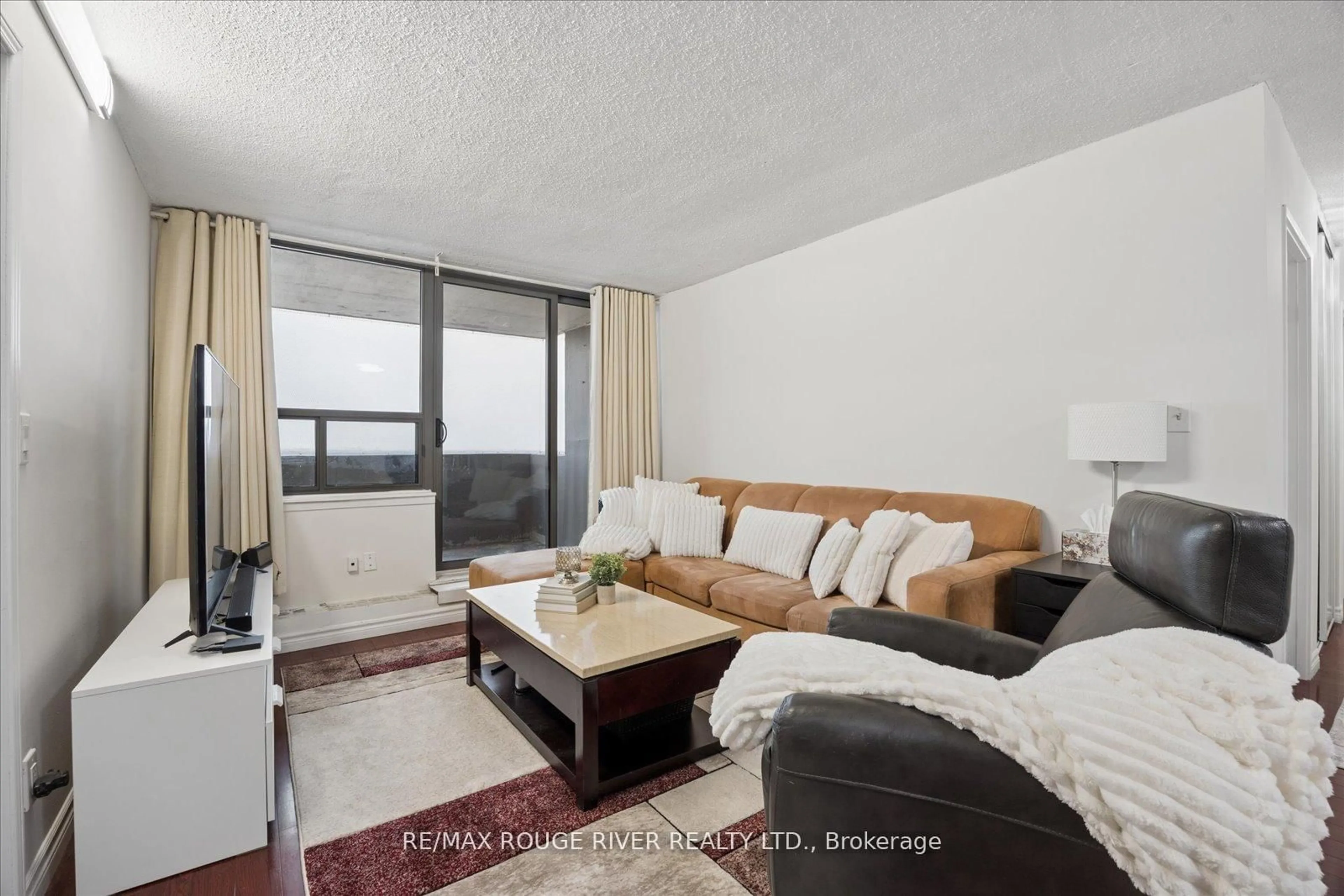 Living room with furniture, unknown for 100 Wingarden Crt #1504, Toronto Ontario M1B 2P4