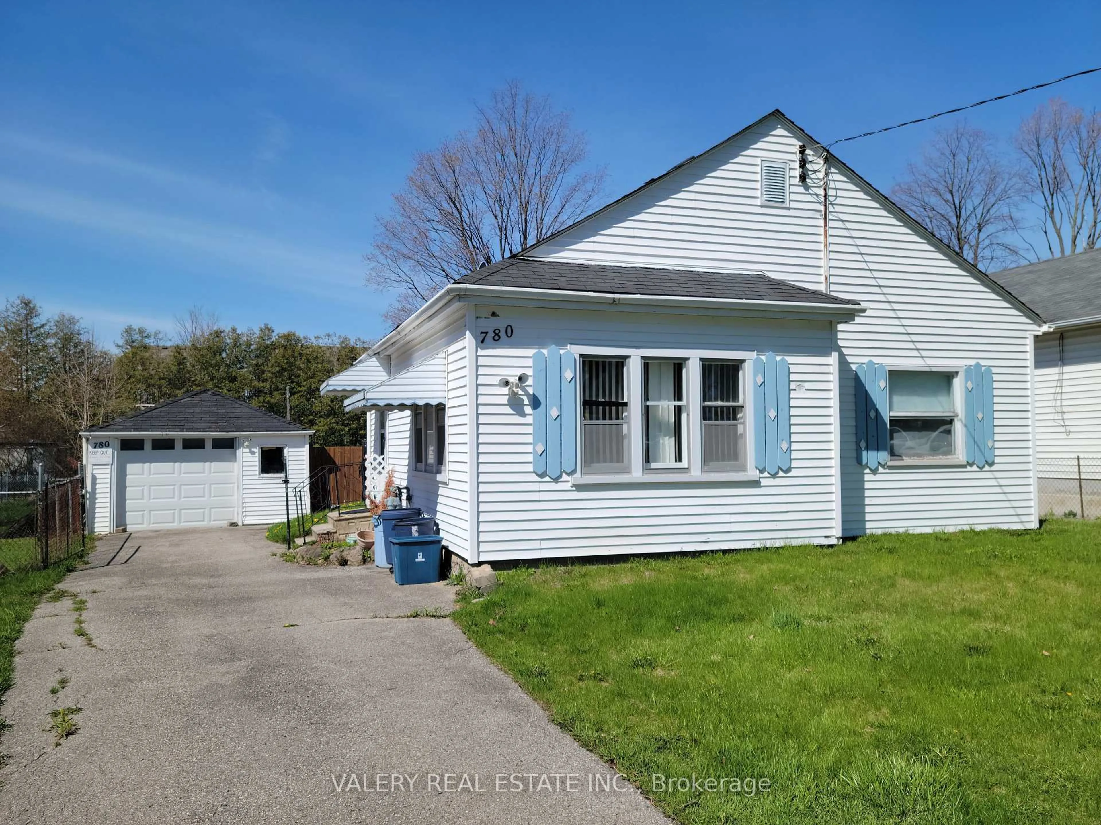 A pic from outside/outdoor area/front of a property/back of a property/a pic from drone, street for 780 Liverpool Rd, Pickering Ontario L1W 1S1