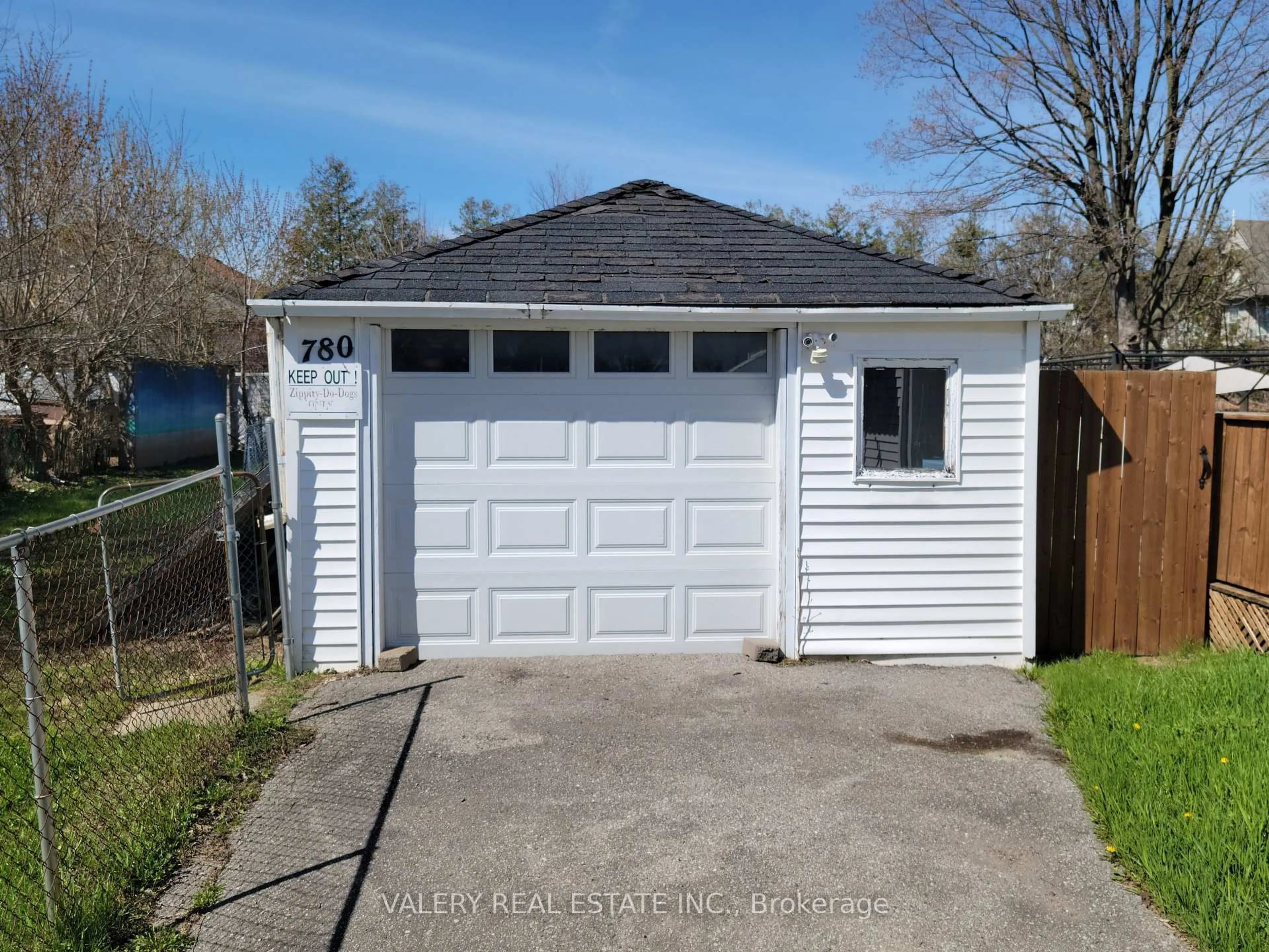 Shed for 780 Liverpool Rd, Pickering Ontario L1W 1S1