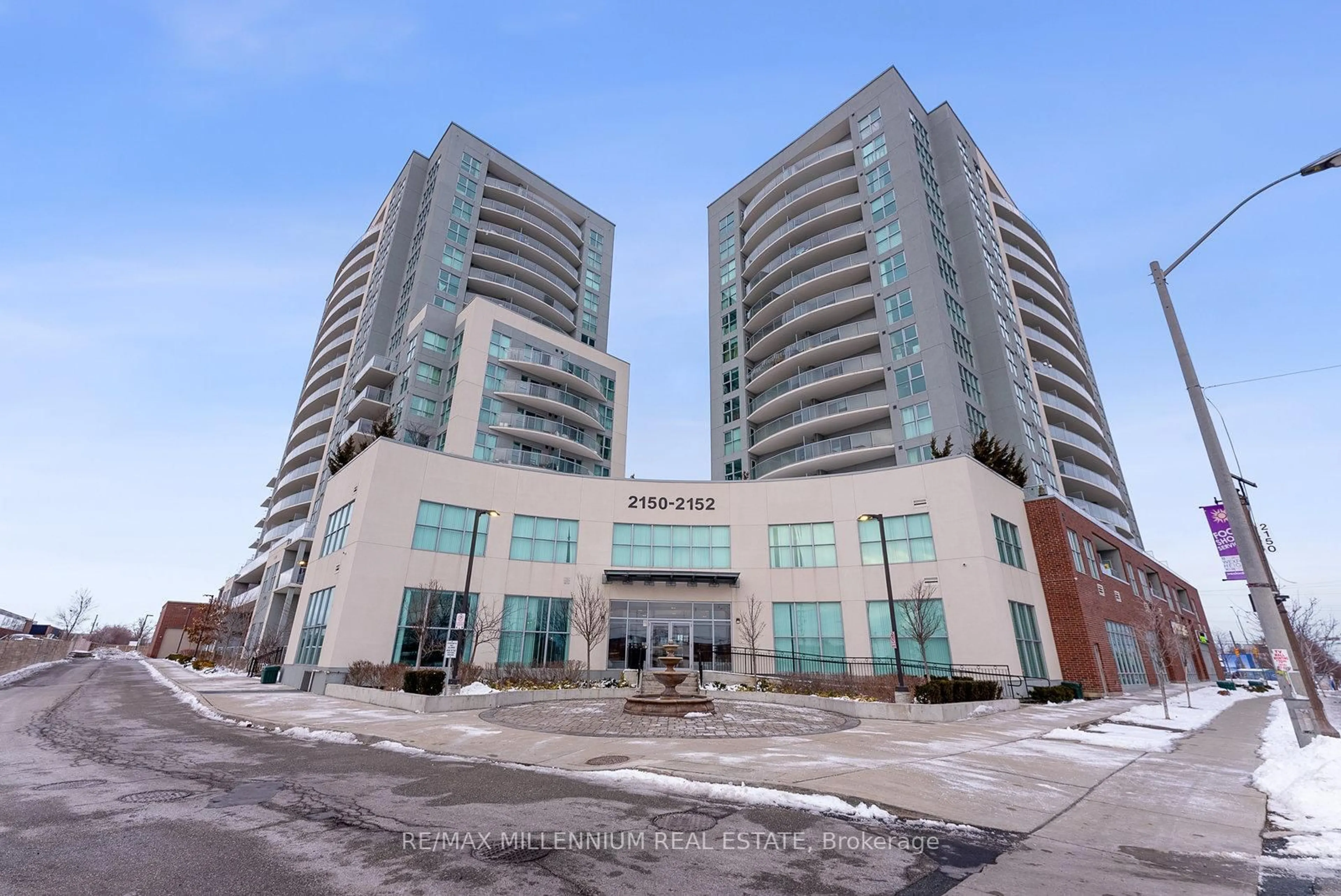 Indoor foyer for 2150 Lawrence Ave #1609, Toronto Ontario M1R 3A7