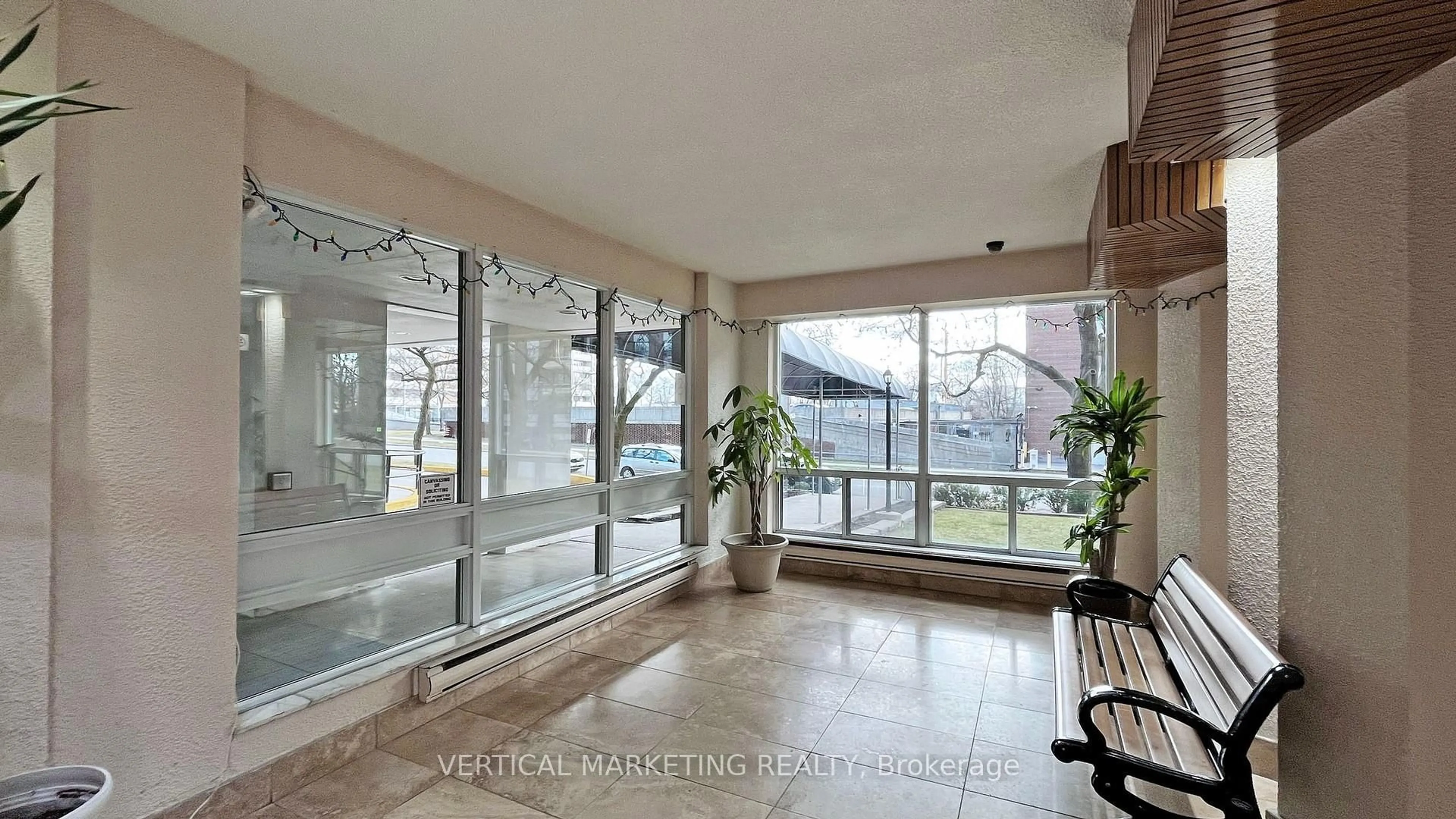 Indoor foyer for 20 Gilder Dr #Ph 06, Toronto Ontario M1K 5E1