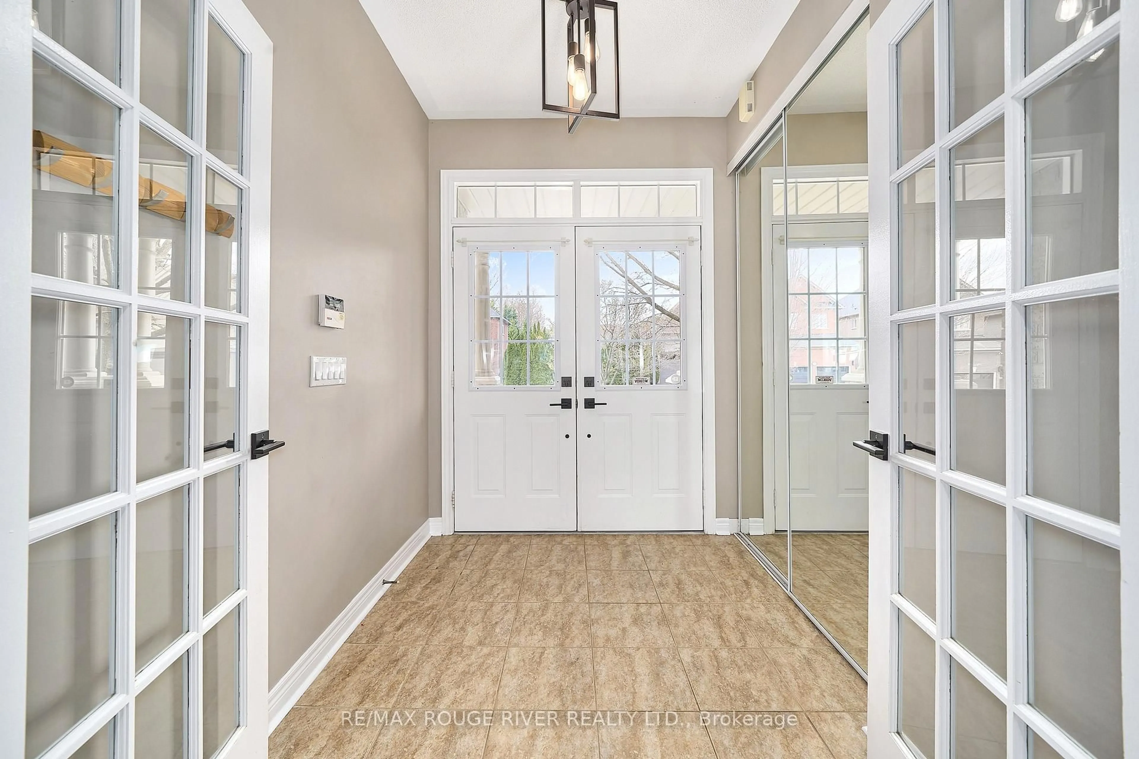 Indoor entryway for 51 Vineyard Ave, Whitby Ontario L1P 1X9