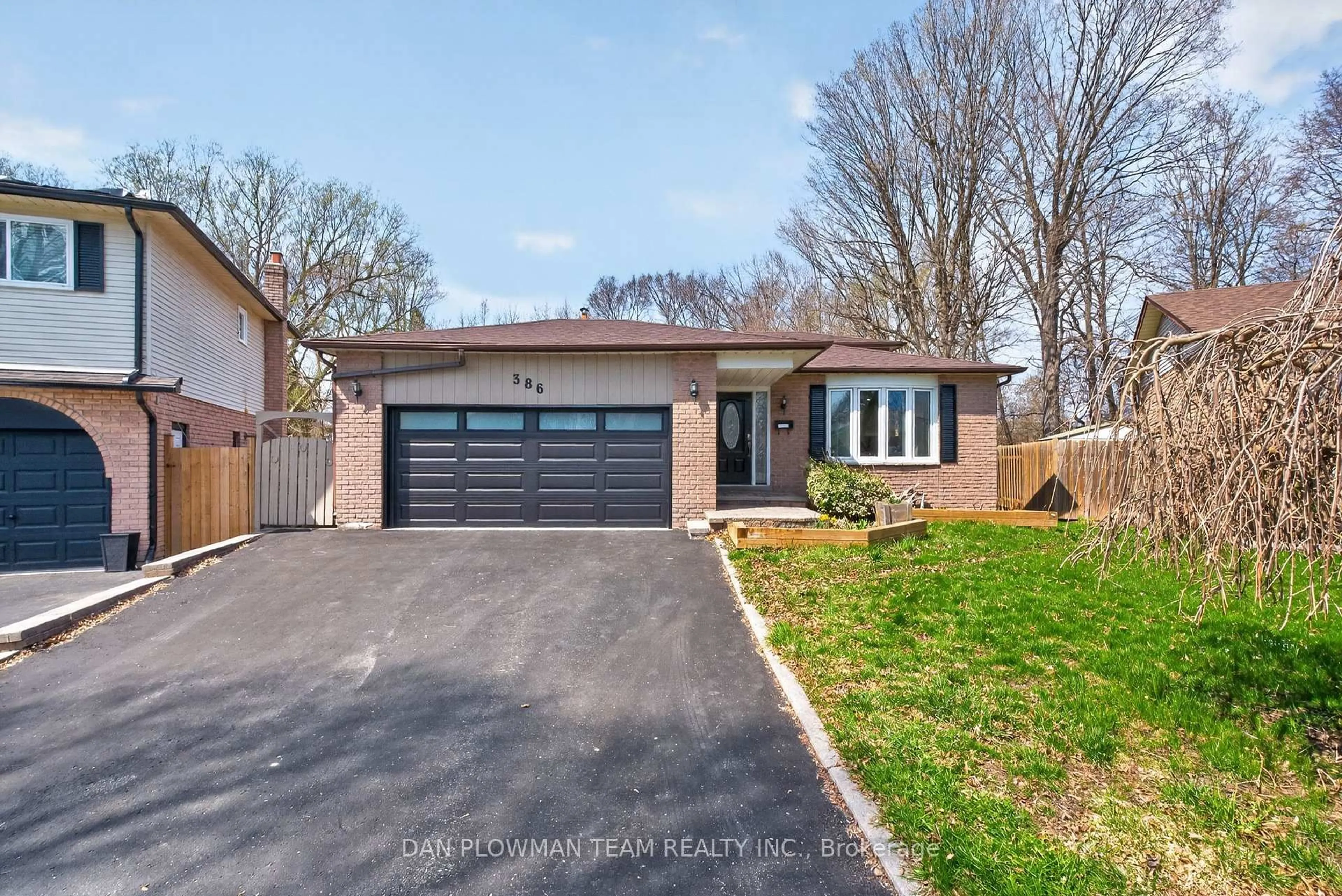 Home with brick exterior material, street for 386 Grange Crt, Oshawa Ontario L1G 7J1