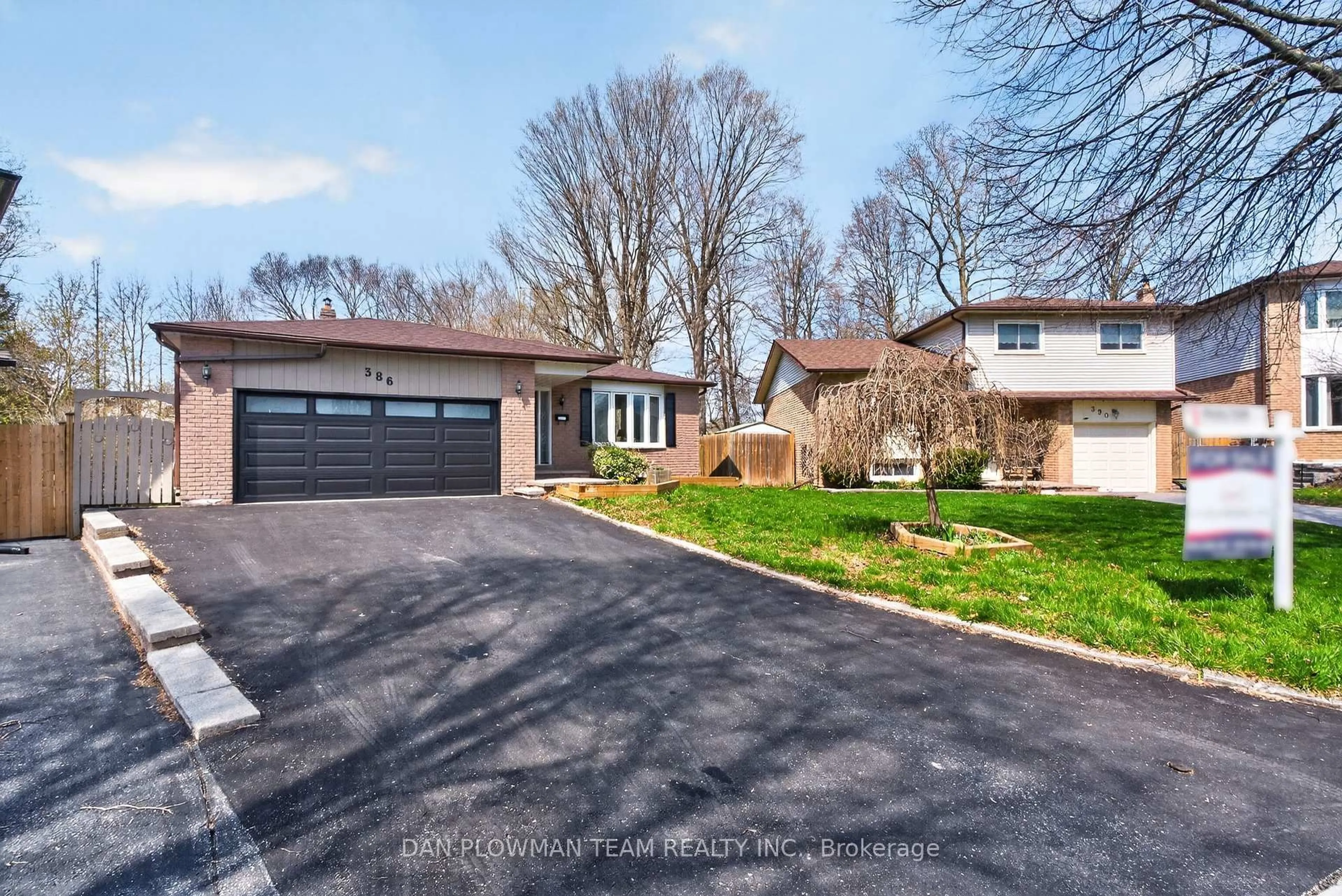 Home with brick exterior material, street for 386 Grange Crt, Oshawa Ontario L1G 7J1