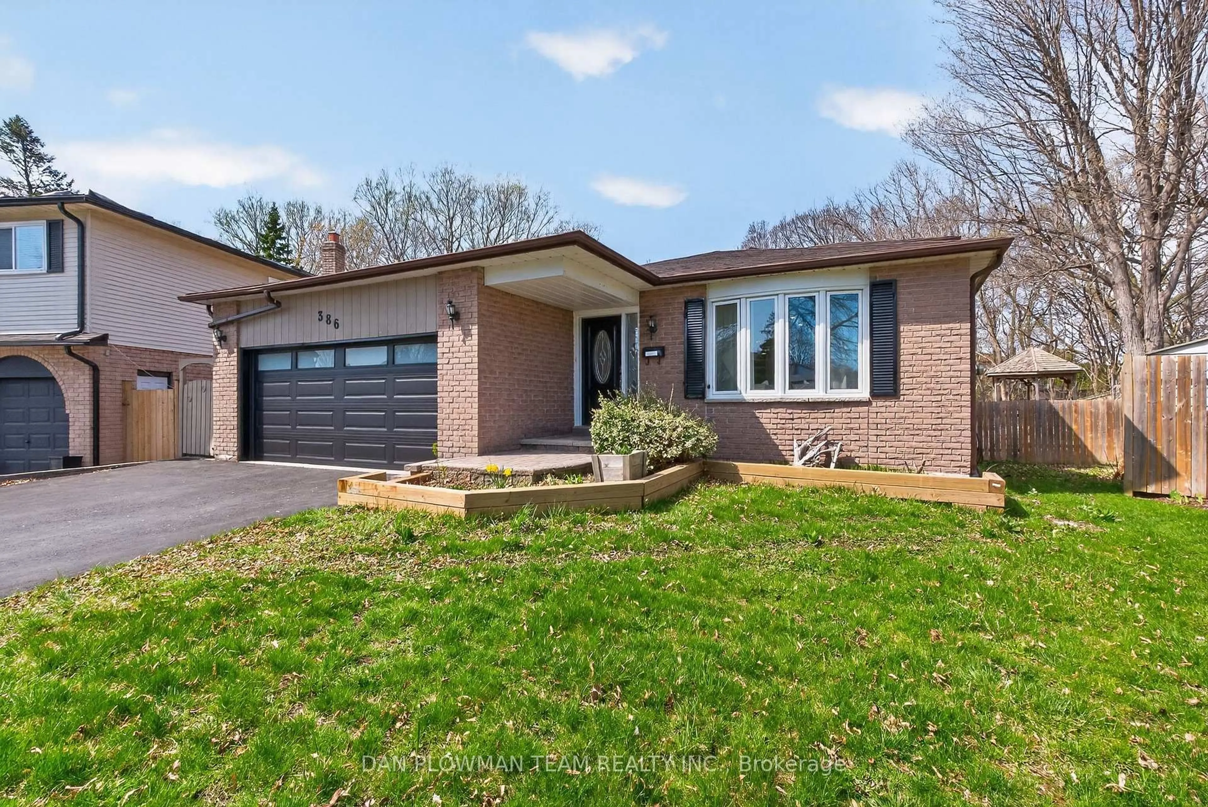 Home with brick exterior material, street for 386 Grange Crt, Oshawa Ontario L1G 7J1