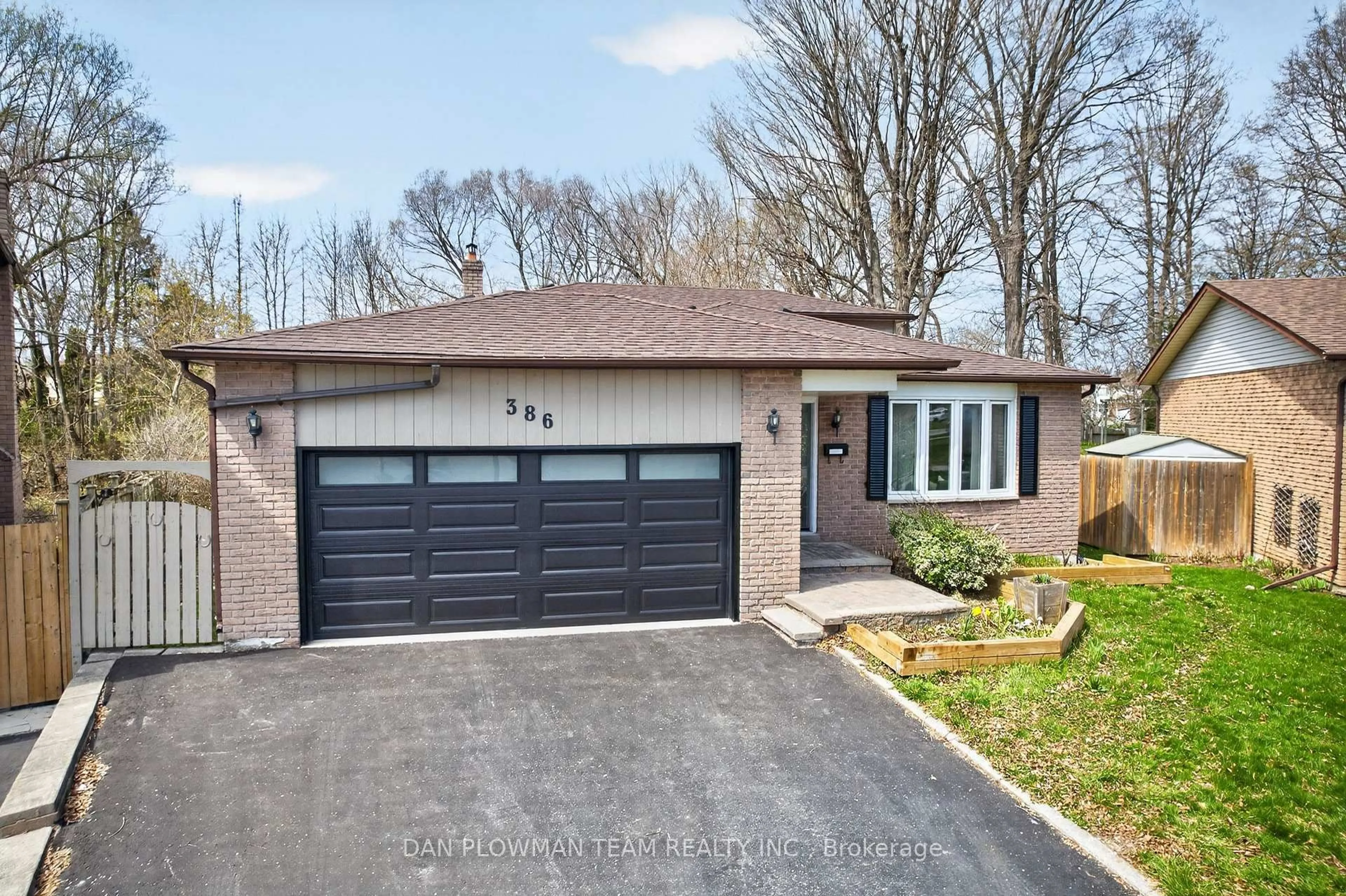 Home with brick exterior material, street for 386 Grange Crt, Oshawa Ontario L1G 7J1