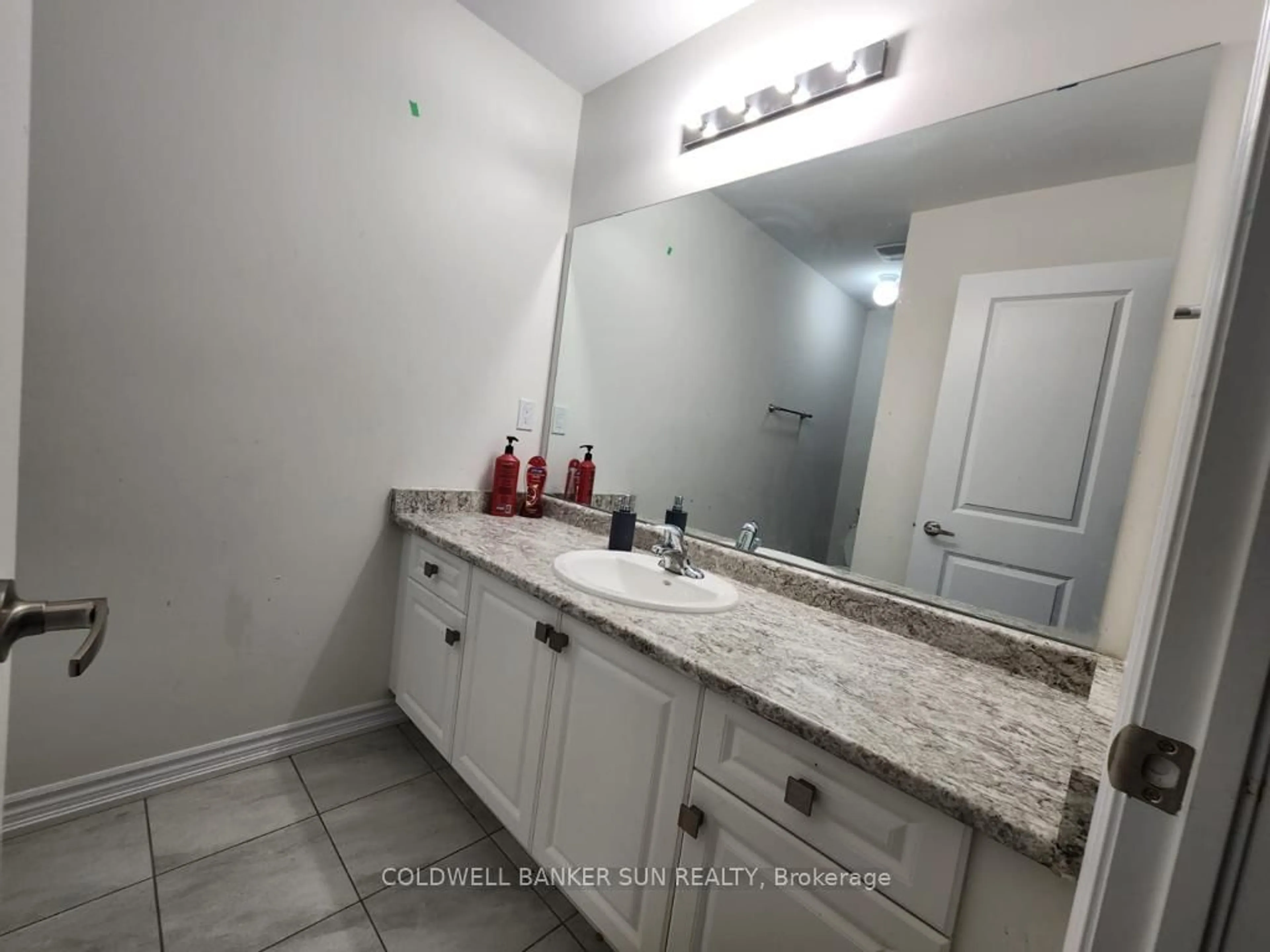 Unknown for 62 Swordfish Dr, Whitby Ontario L1P 1Y5