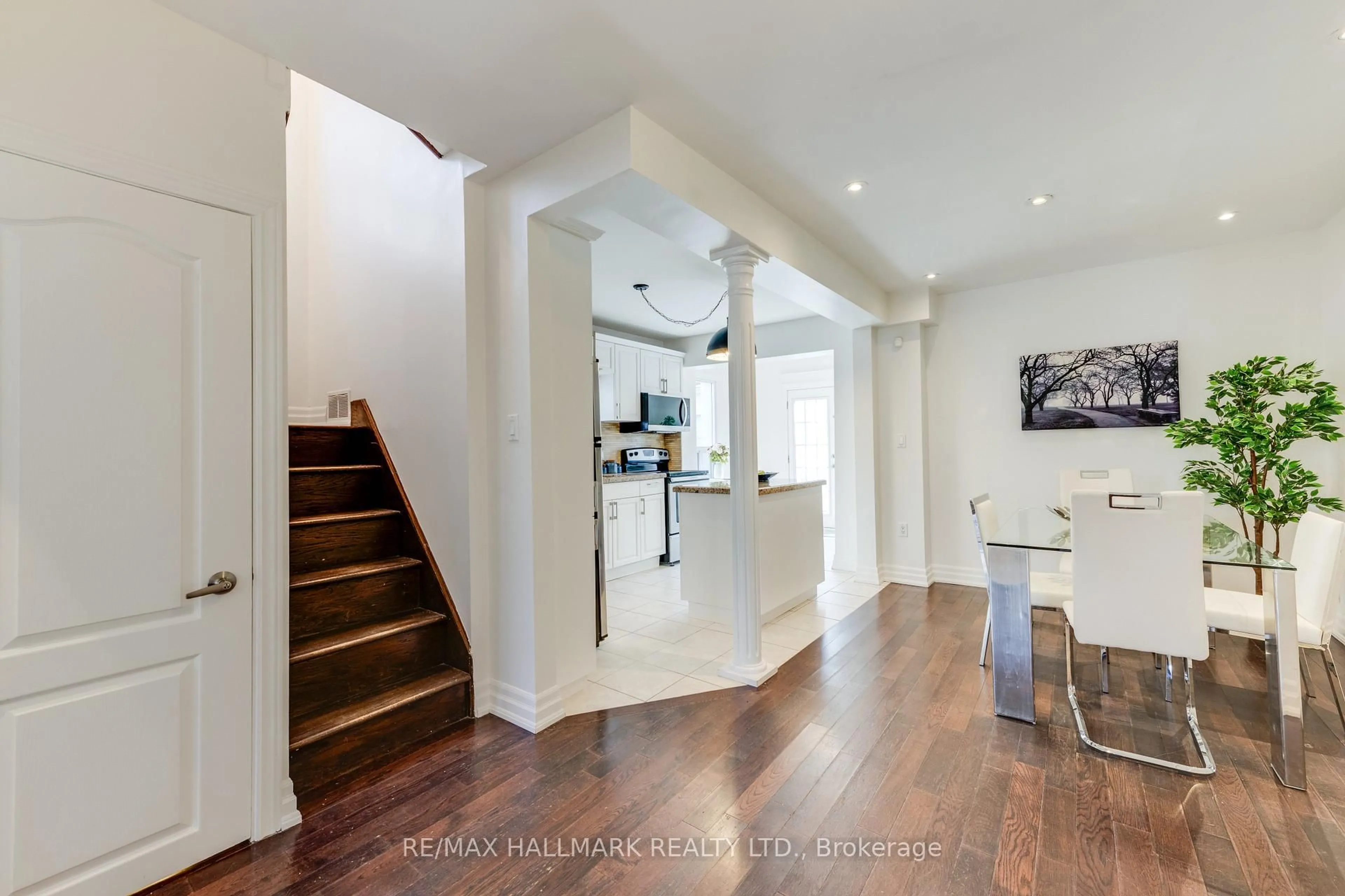 Indoor entryway for 129 Woodfield Rd, Toronto Ontario M4L 2W5