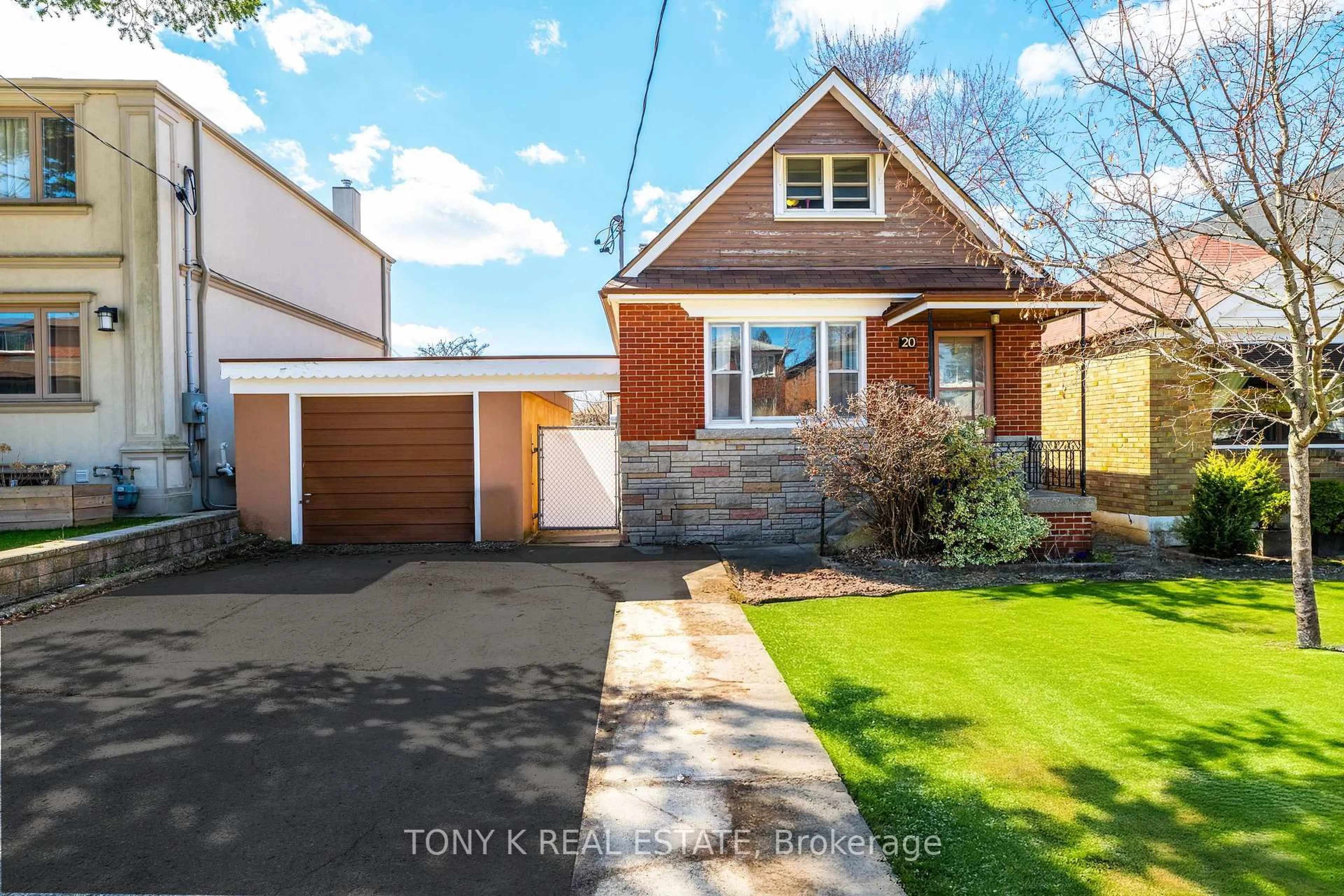 A pic from outside/outdoor area/front of a property/back of a property/a pic from drone, street for 20 North Woodrow Blvd, Toronto Ontario M1K 1W1