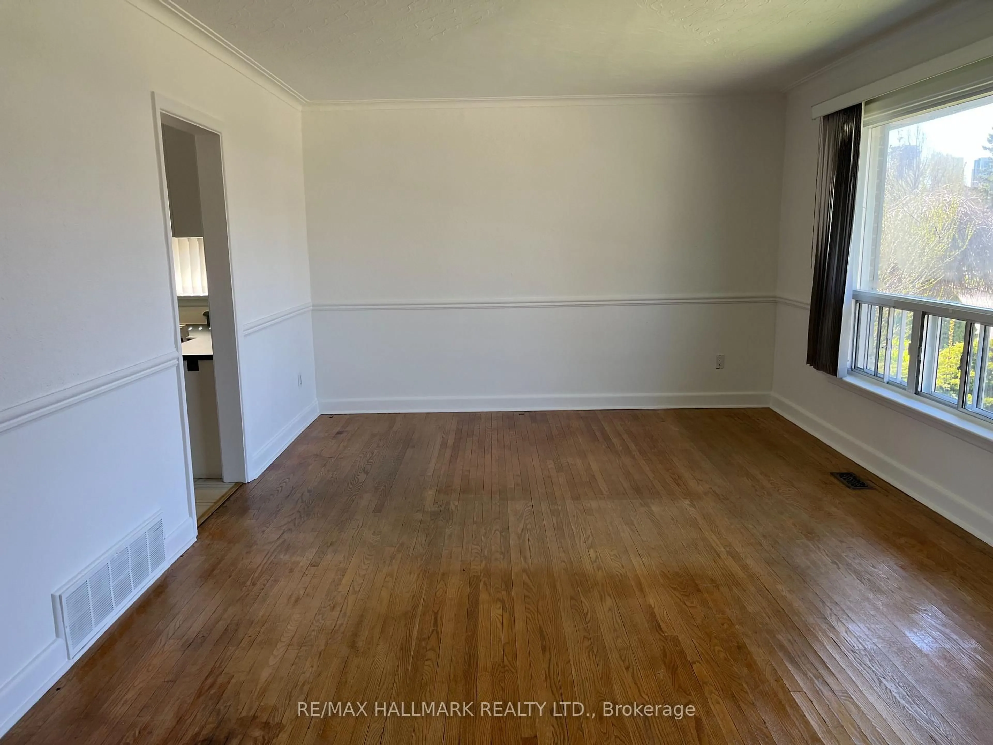 A pic of a room for 23 Wonderland Dr, Toronto Ontario M1G 2X9